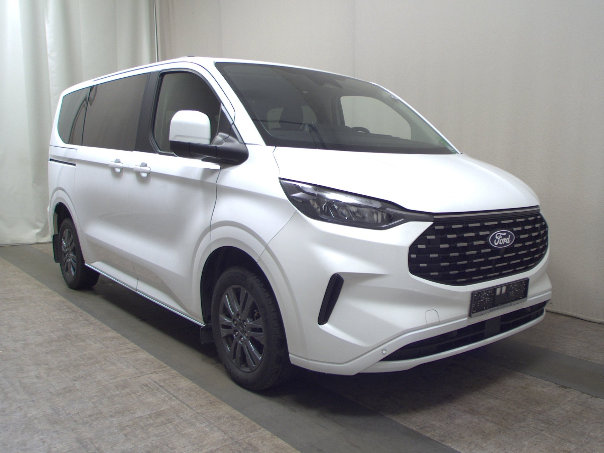 Ford Tourneo Custom 2.0 EB Titanium 8-Sitzer Navi LED 3