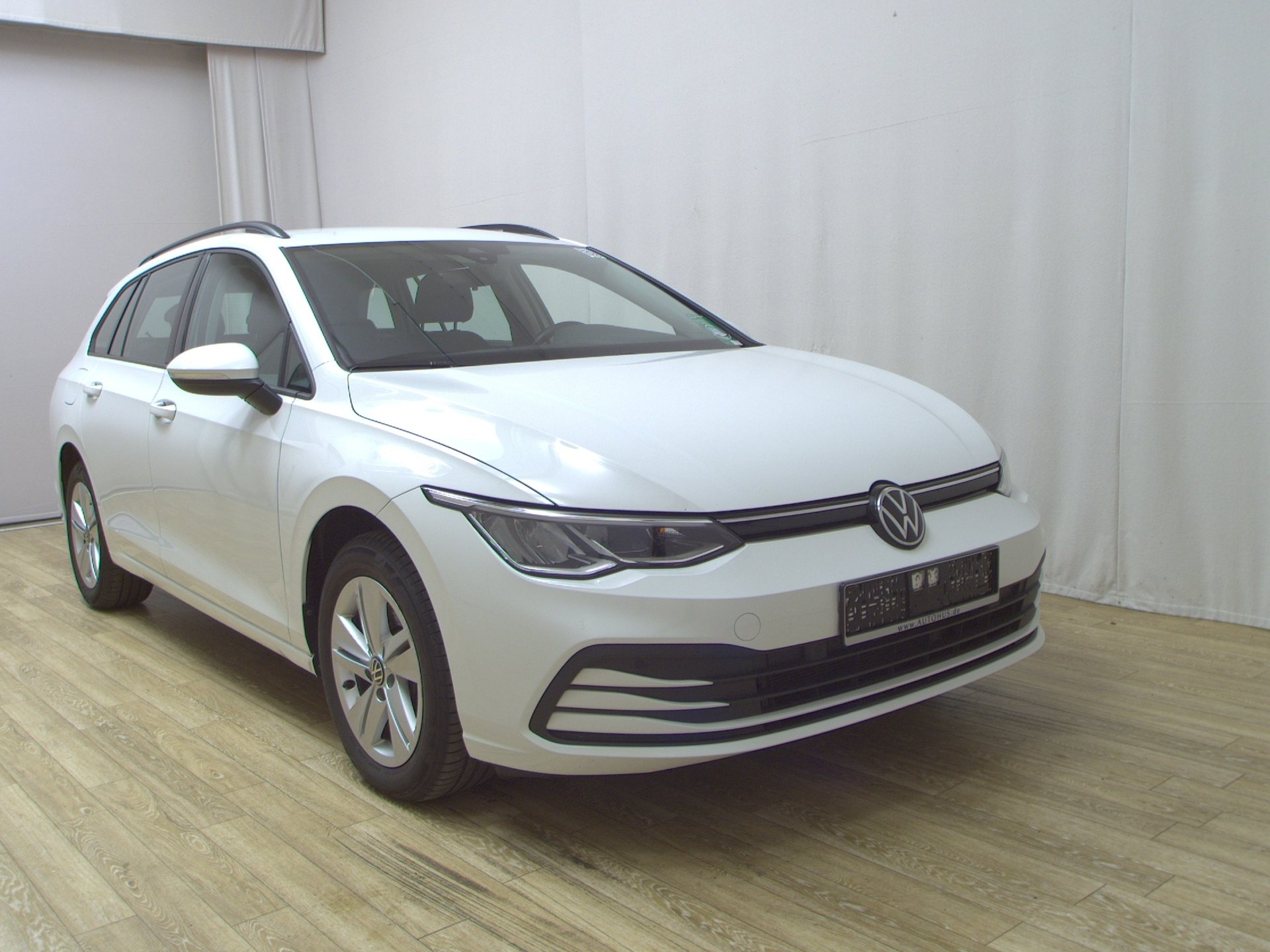 Volkswagen Golf-8 Var. 2.0 TDI Life Navi LED AID ACC Shz 3