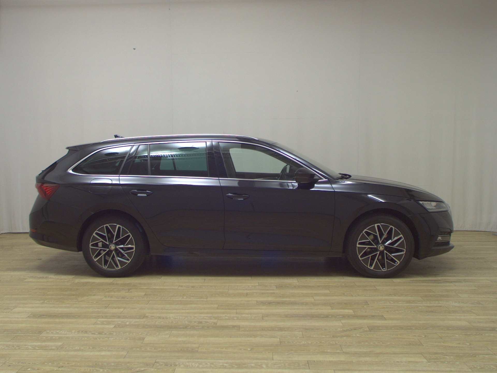 Skoda Octavia Kombi 2.0 TDI Style T-Leder Navi LED vc