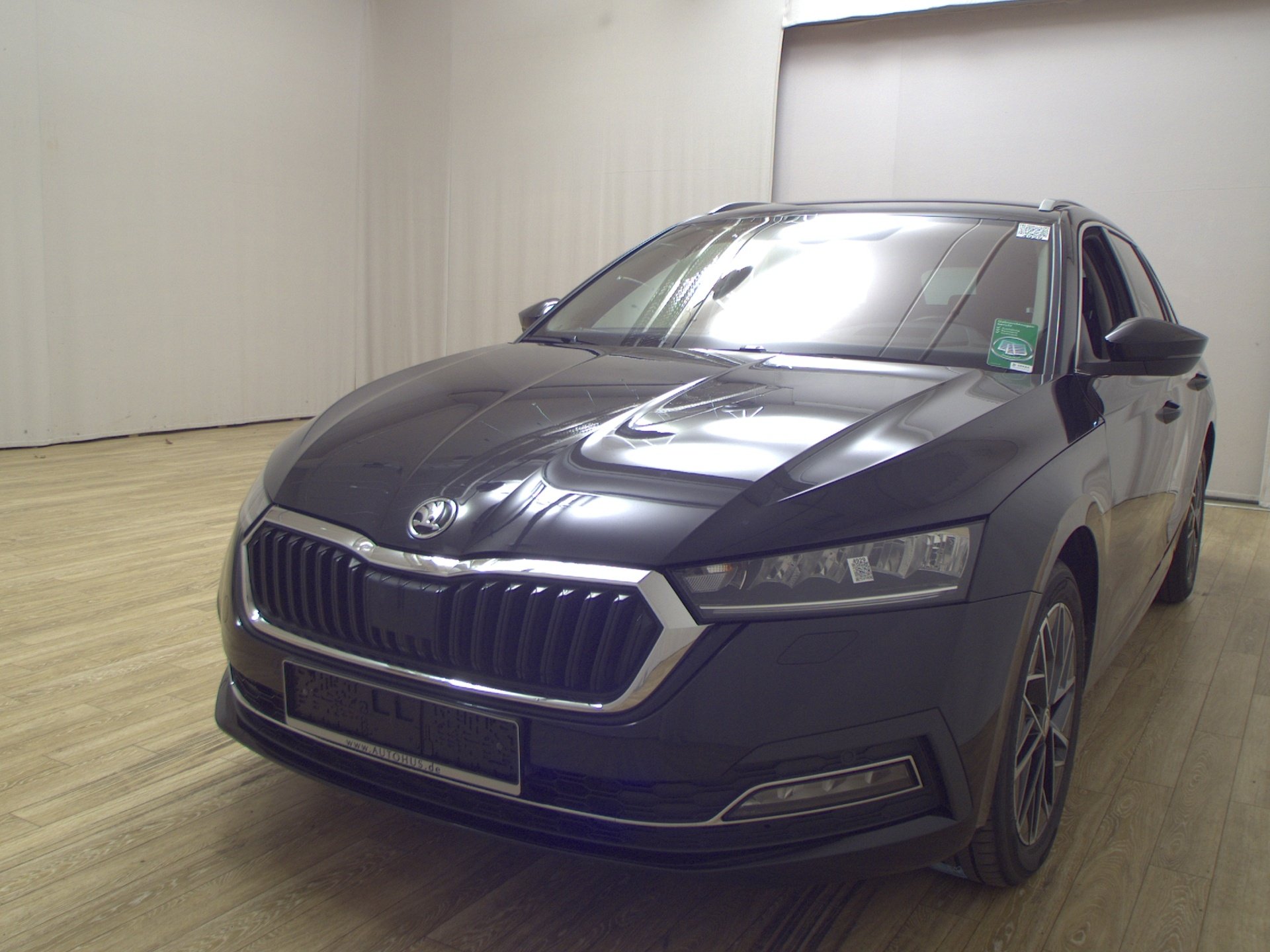 Skoda Octavia Kombi 2.0 TDI Style T-Leder Navi LED vc 2