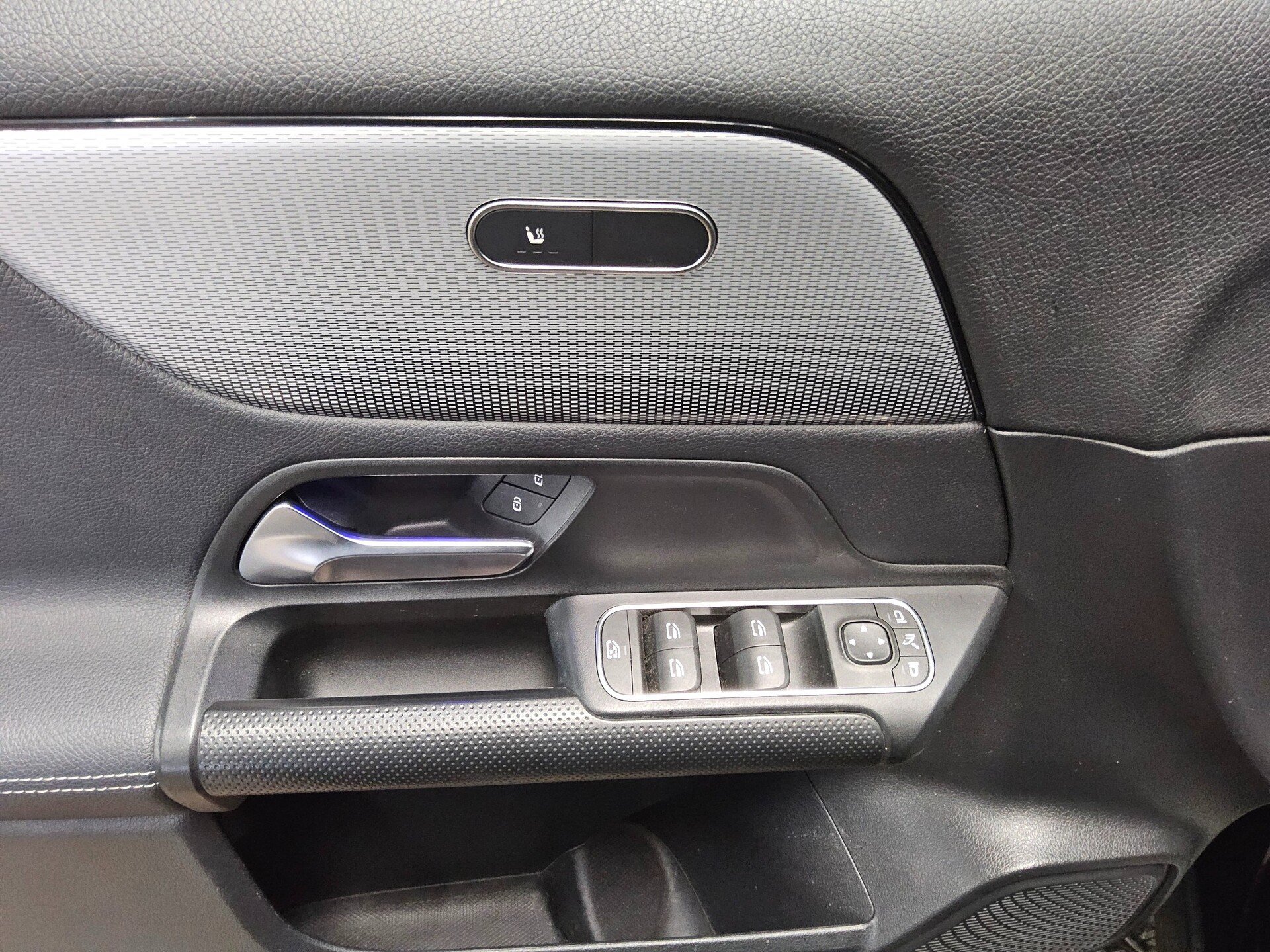 Mercedes-Benz GLA 200 d Progressive Navi LED Kamera Ambiente 10