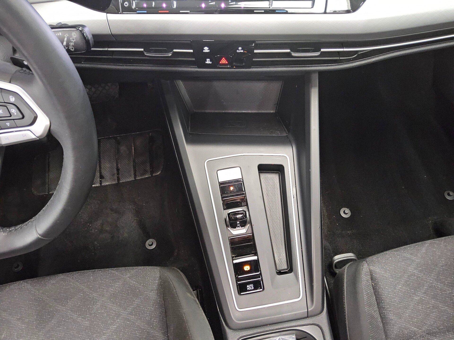 Volkswagen Golf-8 Var. 2.0 TDI Life Navi LED DC Pano ACC 6