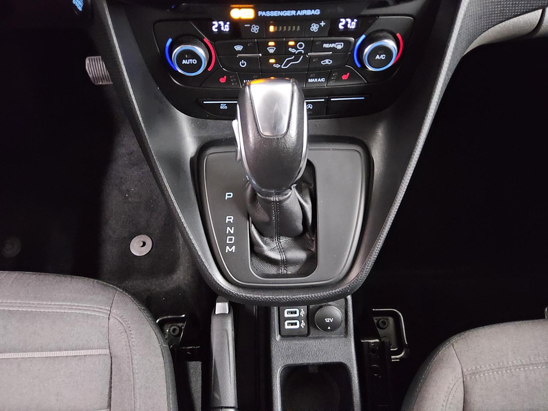 Ford Tourneo Connect 1.5 EB Titanium 5-Sitze Nav Pano 6