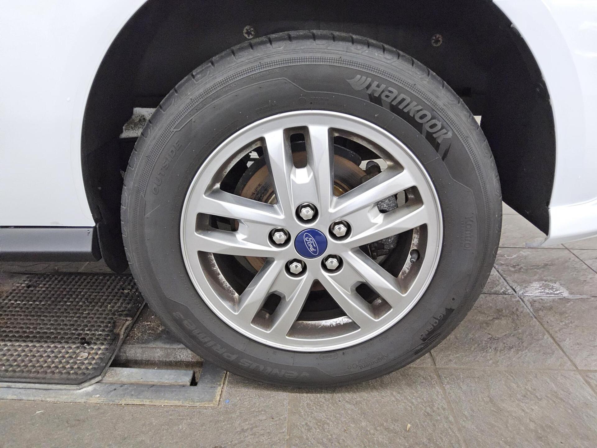 Ford Tourneo Connect 1.5 EB Titanium 5-Sitze Nav Pano 10