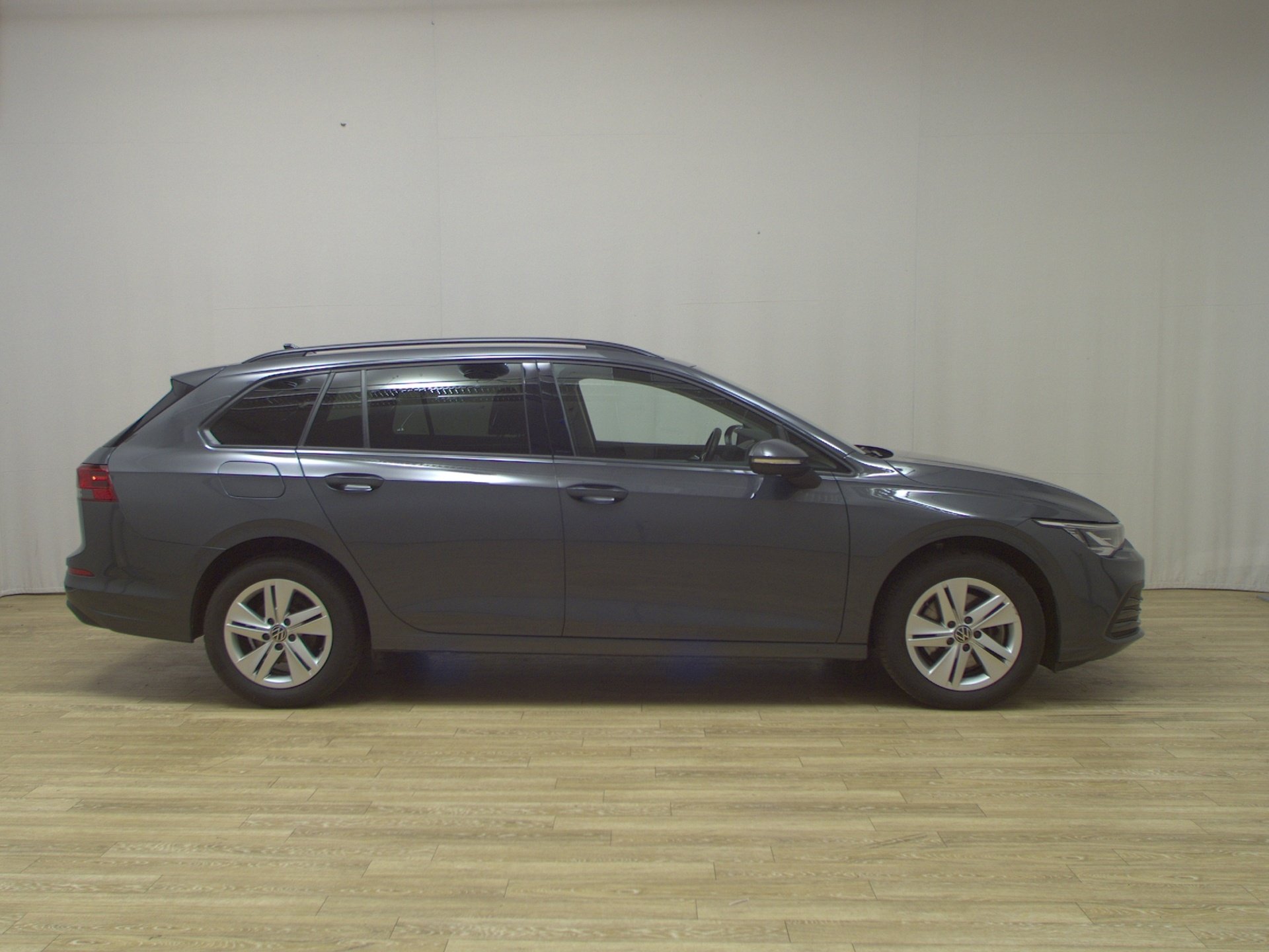 Volkswagen Golf-8 Var. 2.0 TDI Life Navi LED AID ACC Shz