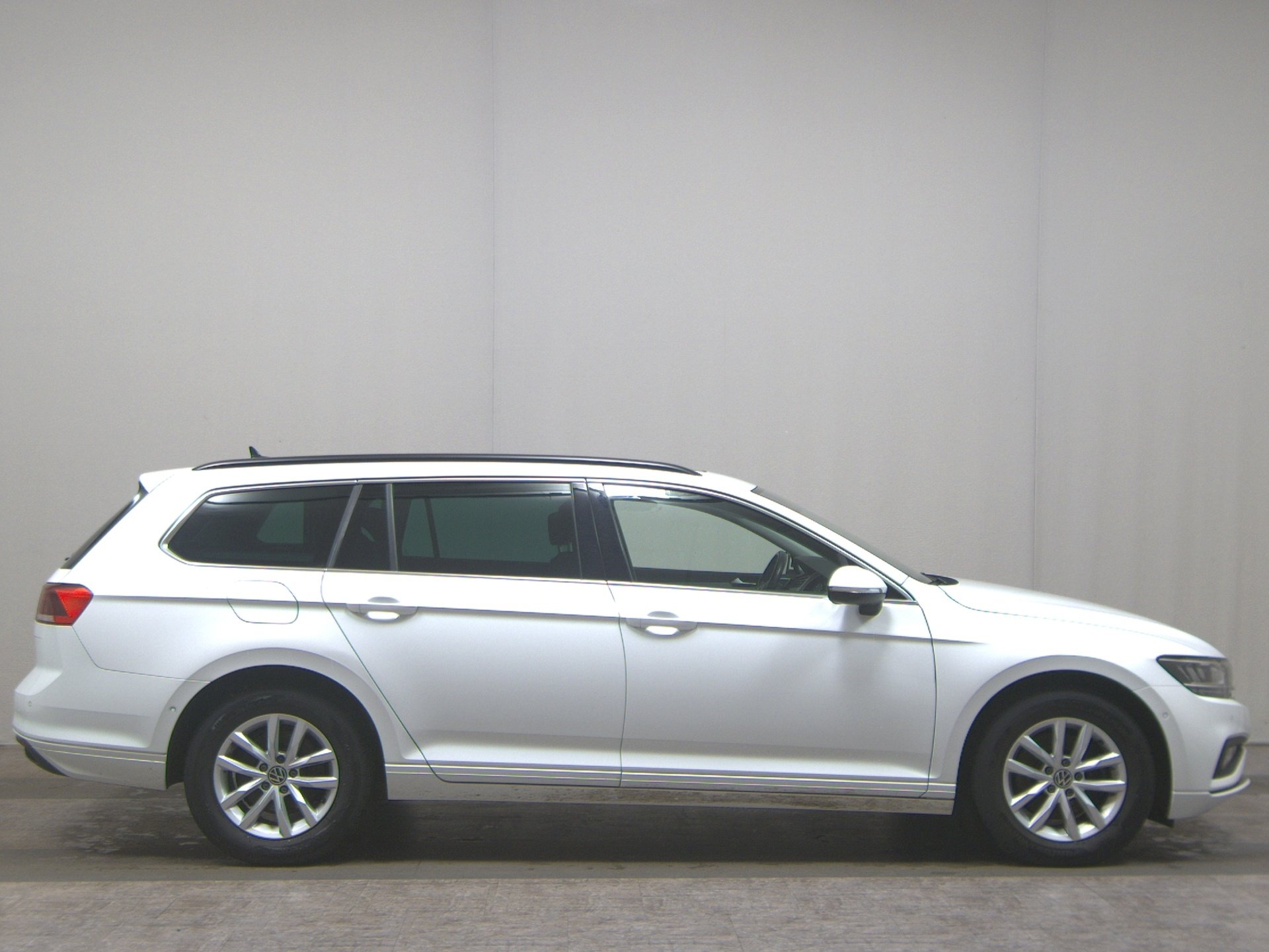 Volkswagen Passat Var. 2.0 TDI Business Navi LED Pano RFK