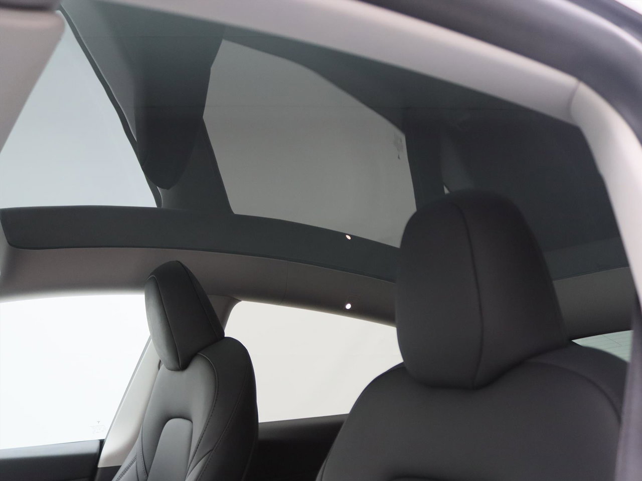Tesla Model Y Standard RWD Plus 351pk 93% SoH [ LFP ACCU+AUTOPILOT+19 INCH+PREMIUM AUDIO ] 18