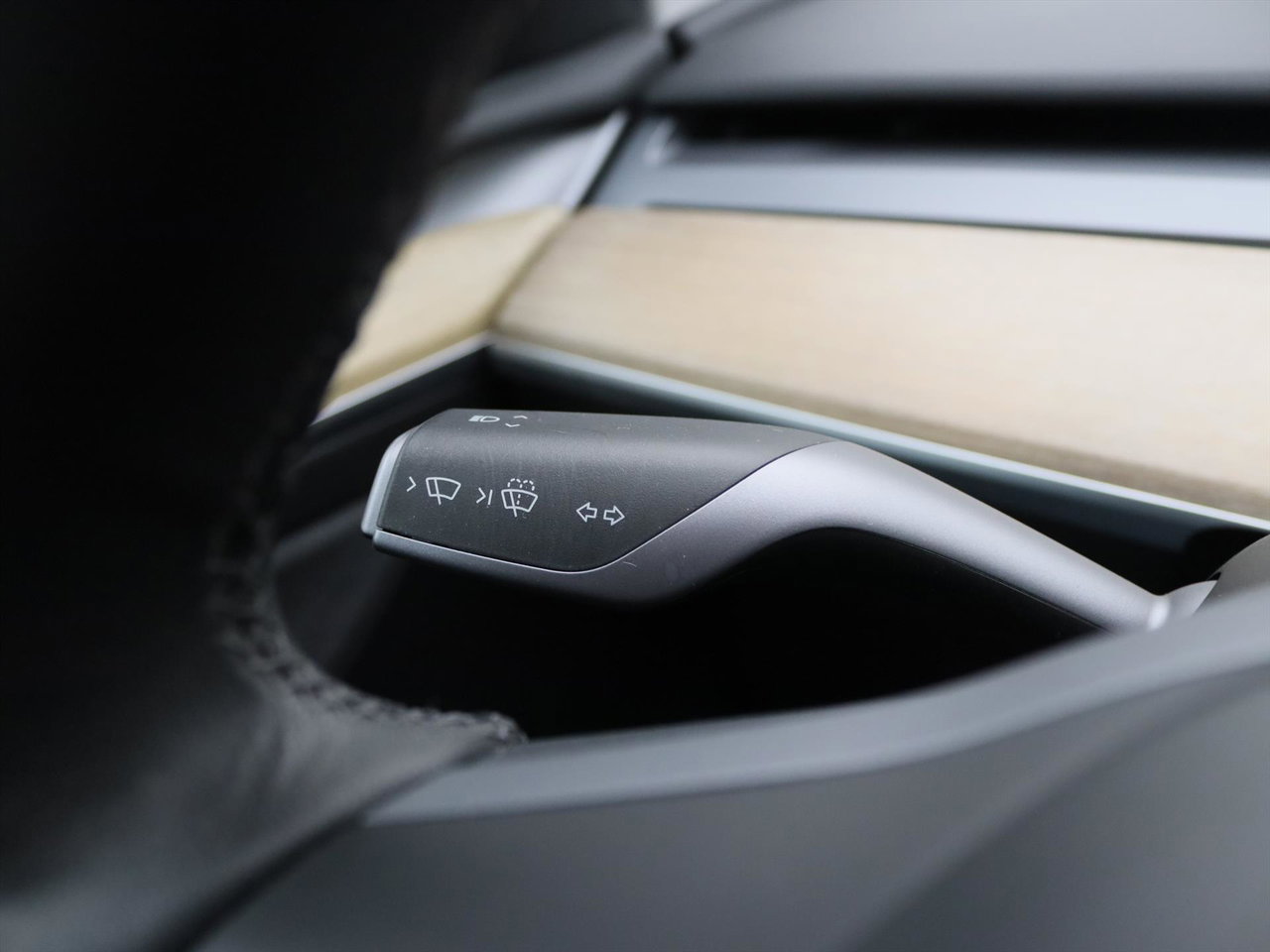 Tesla Model Y Standard RWD Plus 351pk 93% SoH [ LFP ACCU+AUTOPILOT+19 INCH+PREMIUM AUDIO ] 22