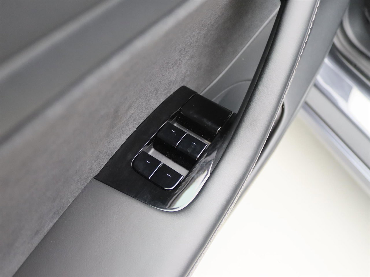 Tesla Model 3 Standard RWD Plus [ LFP ACCU+AUTOPILOT+19 INCH+PREMIUM AUDIO ] 19