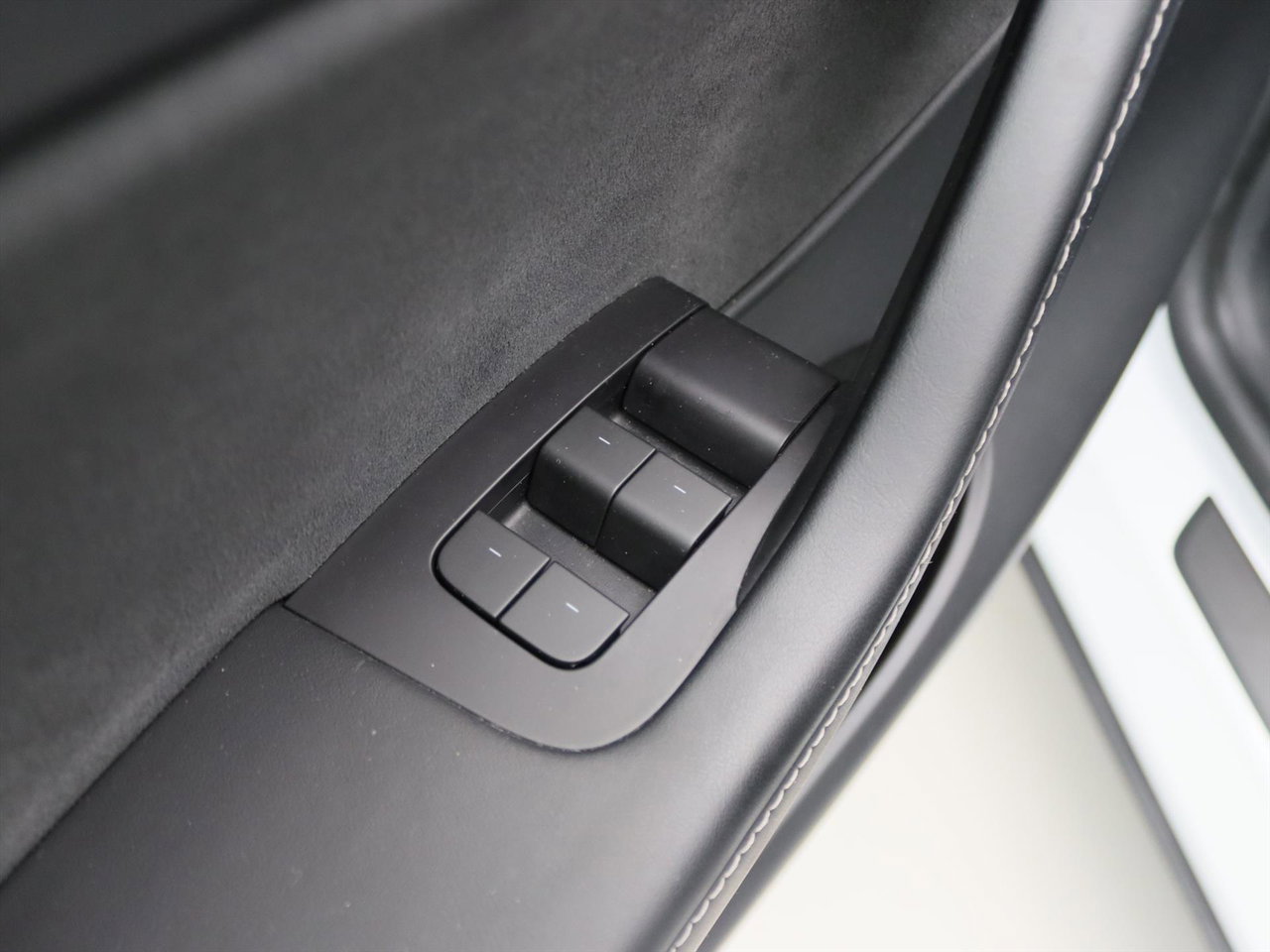 Tesla Model Y Long Range AWD 351pk [ AUTOPILOT+19 INCH+PREMIUM AUDIO ] 18