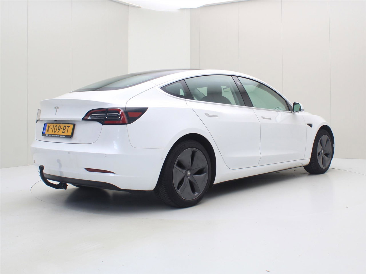 Tesla Model 3 Standard RWD Plus [ TREKHAAK+LFP-ACCU+AUTOPILOT+60 kWh+PREMIUM AUDIO ] 2
