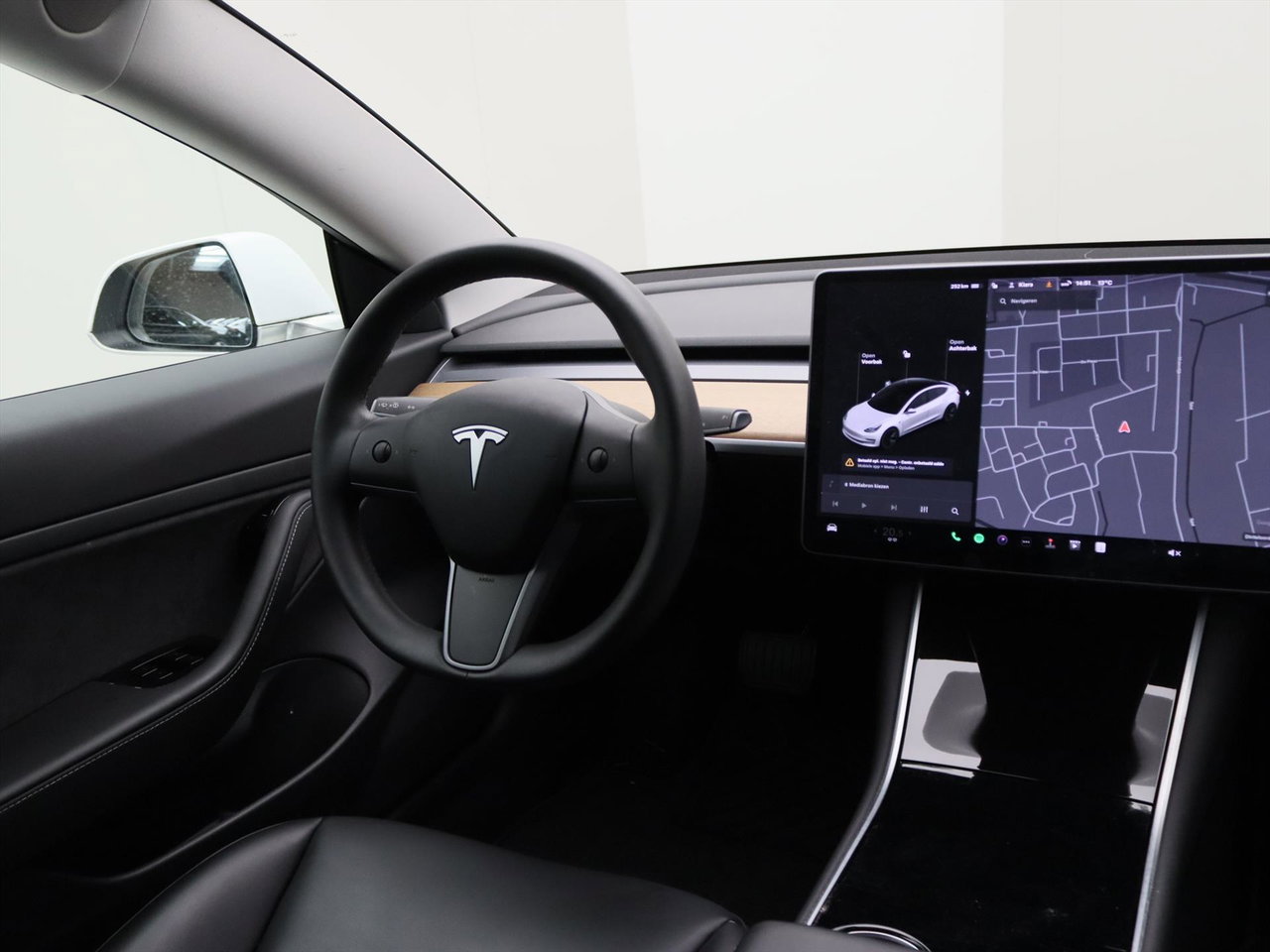 Tesla Model 3 Standard RWD Plus [ LFP-ACCU+AUTOPILOT+60 kWh+PREMIUM AUDIO ] 16