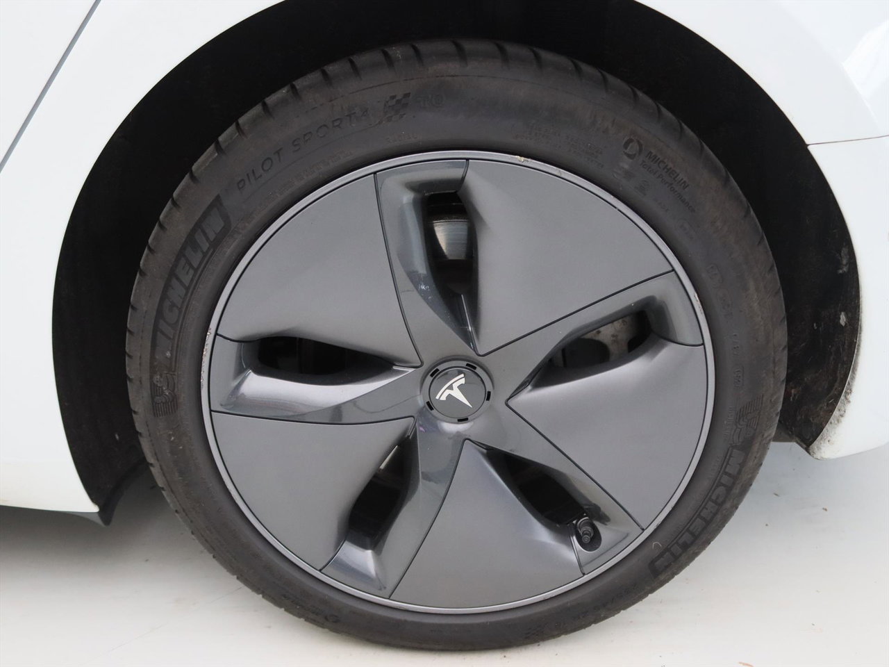 Tesla Model 3 Standard RWD Plus [ TREKHAAK+LFP-ACCU+AUTOPILOT+60 kWh+PREMIUM AUDIO ] 20