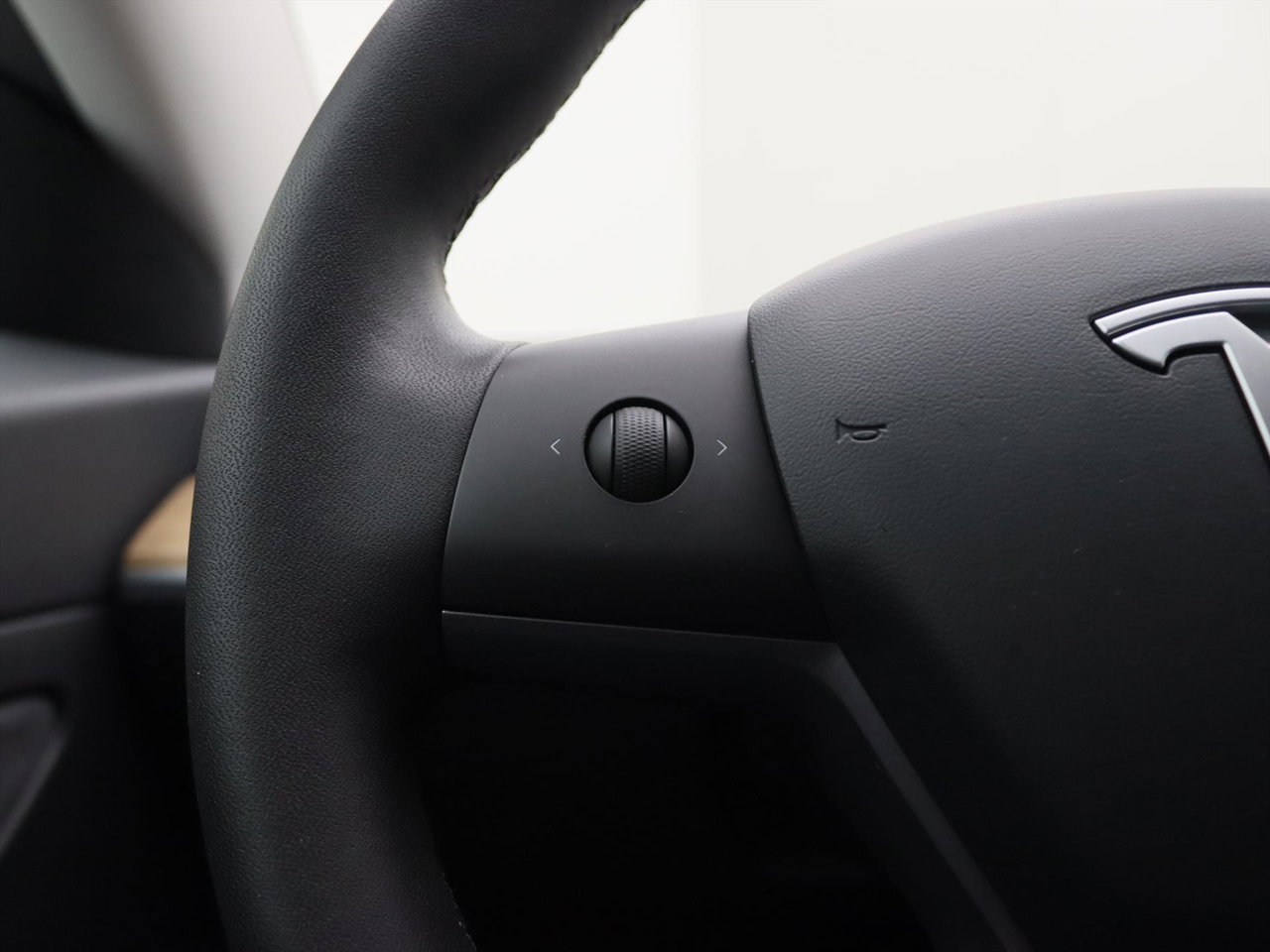 Tesla Model 3 Standard RWD Plus [ LFP-ACCU+AUTOPILOT+60 kWh+PREMIUM AUDIO ] 21