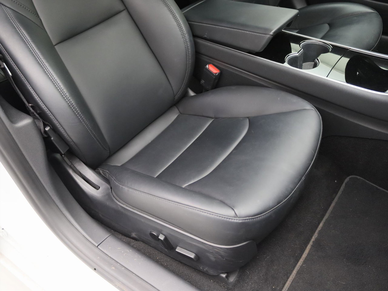 Tesla Model 3 Standard RWD Plus [ LFP ACCU+AUTOPILOT+60 kWh+PREMIUM AUDIO ] 18