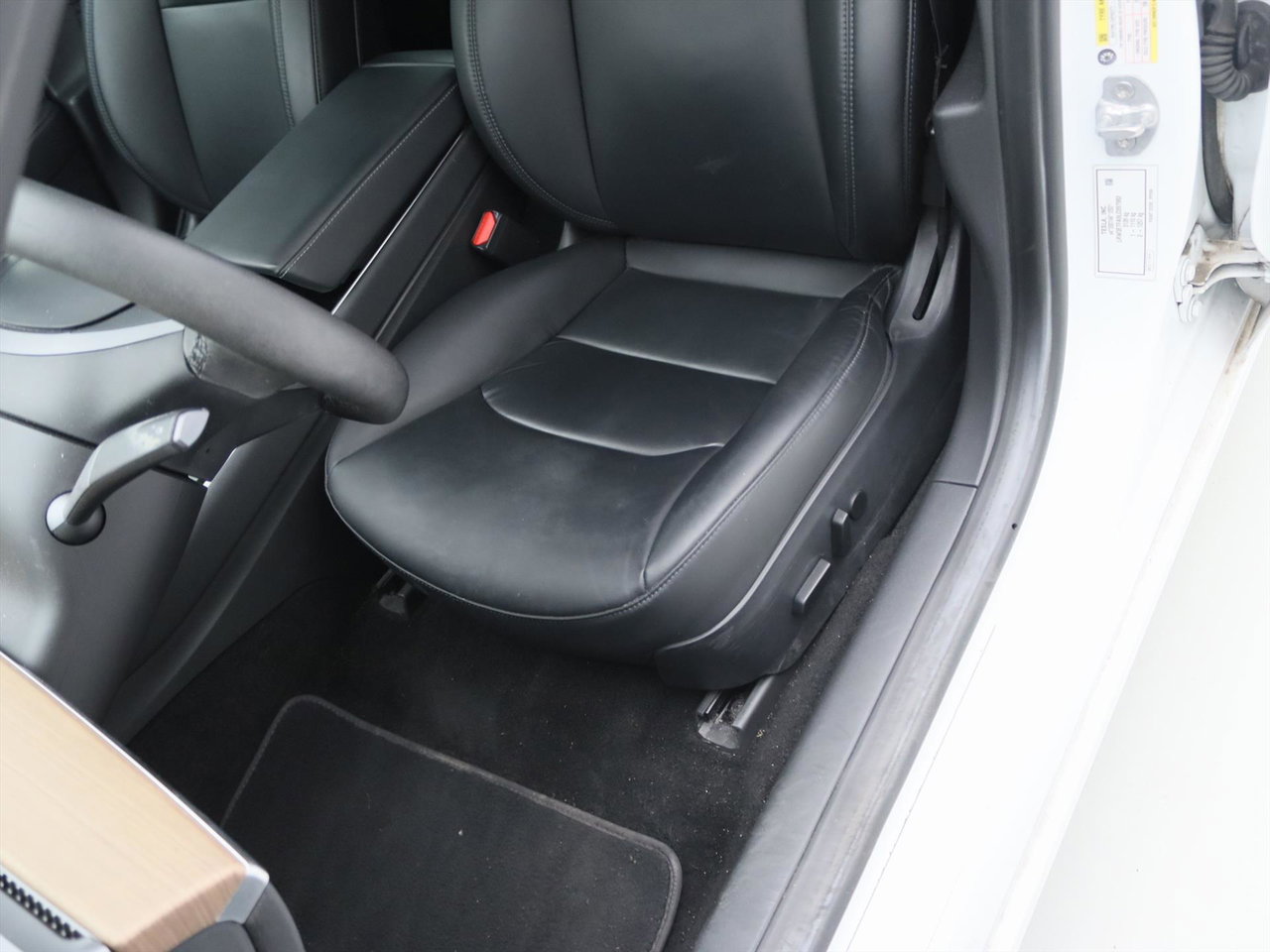 Tesla Model 3 Standard RWD Plus [ LFP ACCU+AUTOPILOT+60 kWh+PREMIUM AUDIO ] 24
