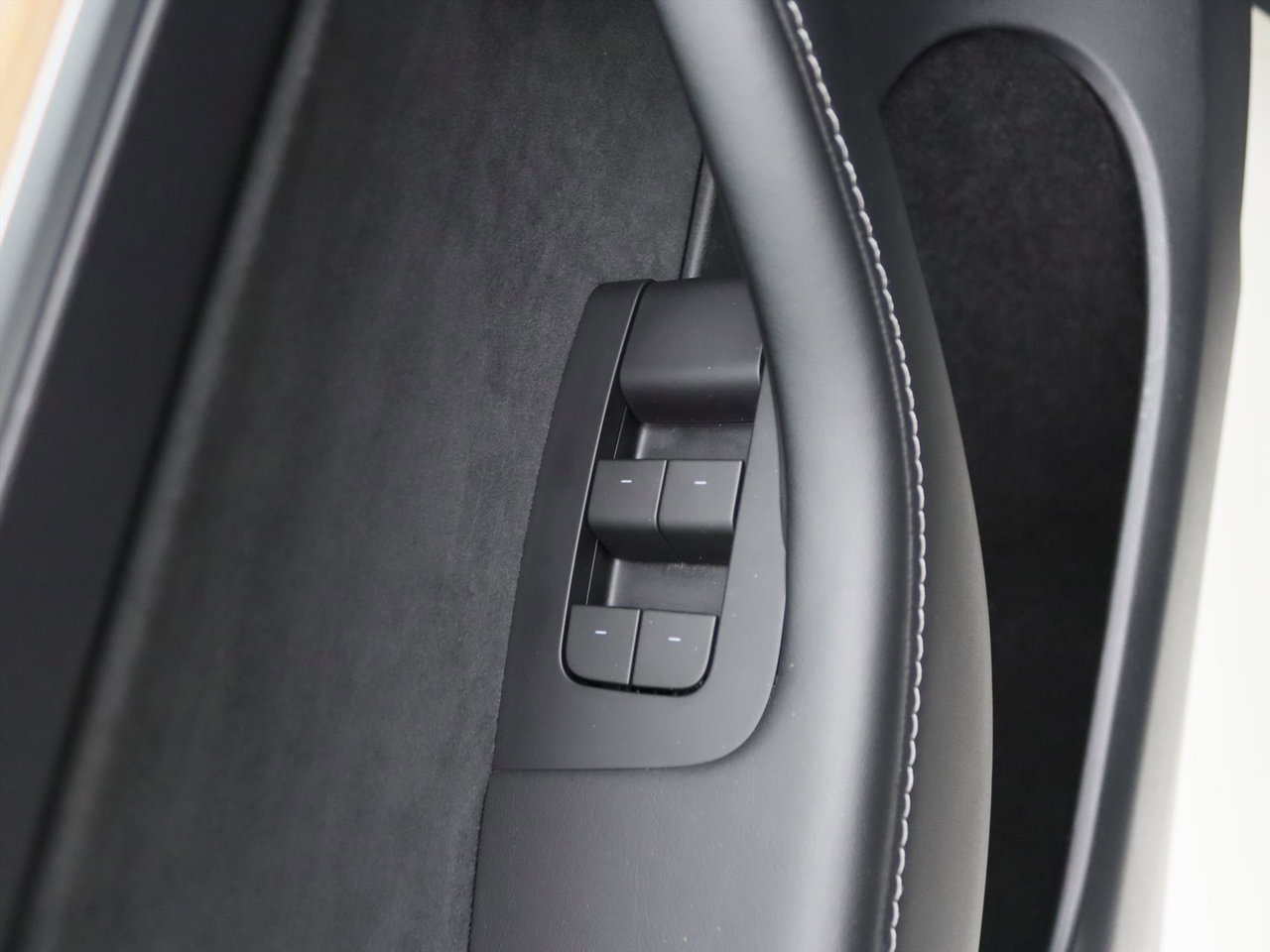 Tesla Model Y Long-Range AWD 351pk 75 kWh 90,7% SoH [ AUTOPILOT+20 INCH+533KM WLTP+PREMIUM AUDIO ] 23