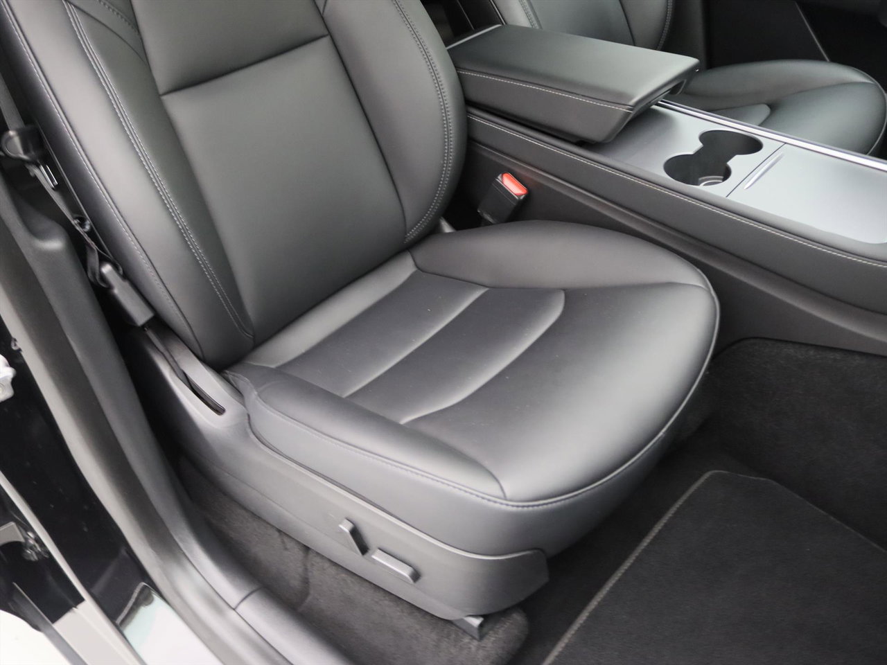Tesla Model Y Long-Range AWD 351pk 75 kWh 90,7% SoH [ AUTOPILOT+20 INCH+533KM WLTP+PREMIUM AUDIO ] 19