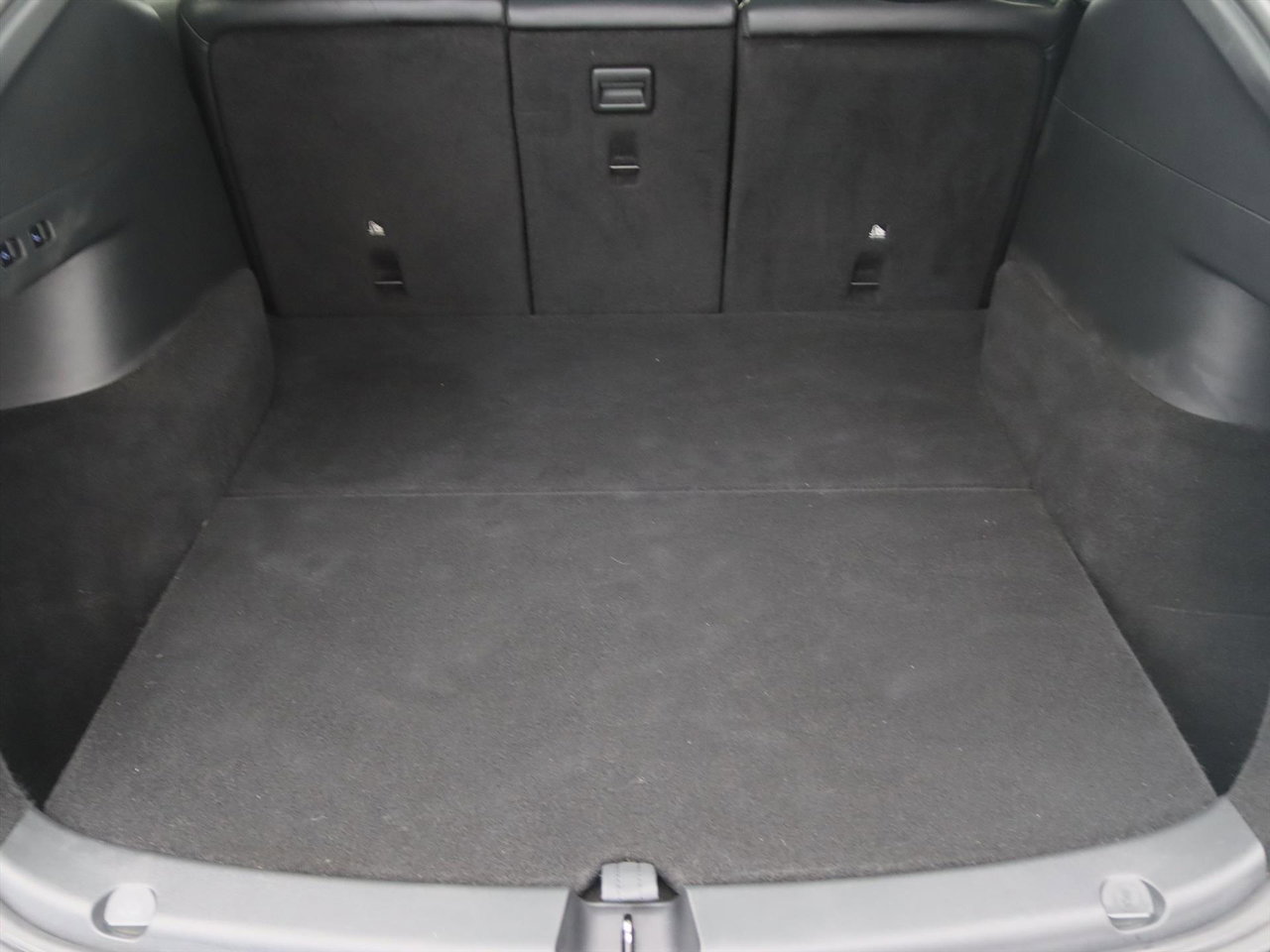 Tesla Model Y Long-Range AWD 351pk 75 kWh 90,7% SoH [ AUTOPILOT+20 INCH+533KM WLTP+PREMIUM AUDIO ] 9