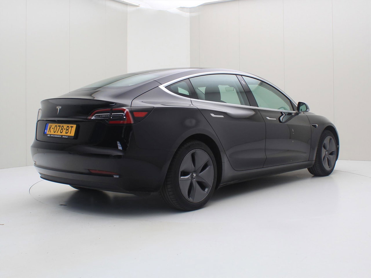 Tesla Model 3 Standard RWD Plus [ LFP-ACCU+AUTOPILOT+60 kWh+PREMIUM AUDIO ] 2