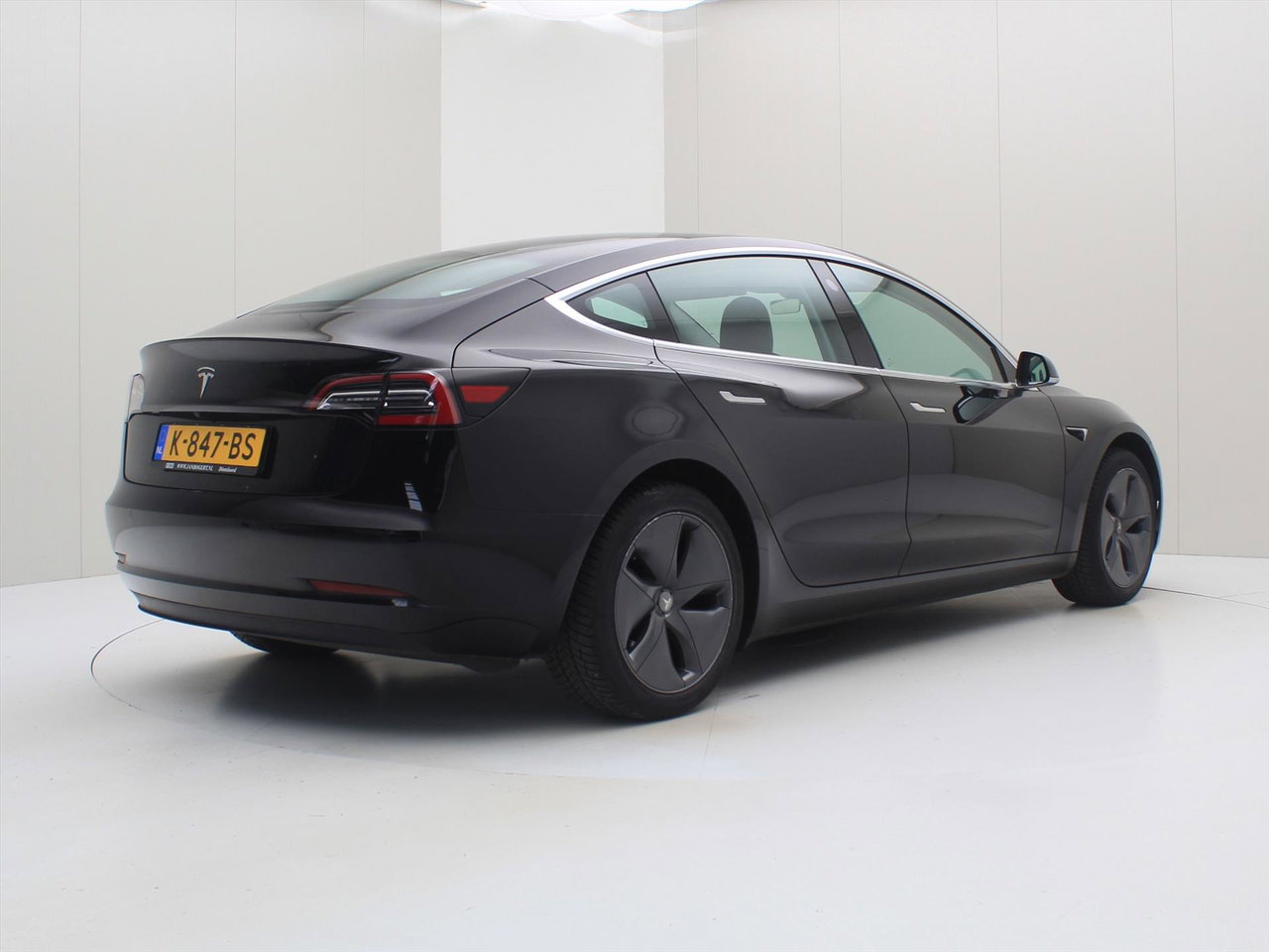 Tesla Model 3 Standard RWD Plus [ LFP-ACCU+AUTOPILOT+60 kWh+PREMIUM AUDIO ] 2