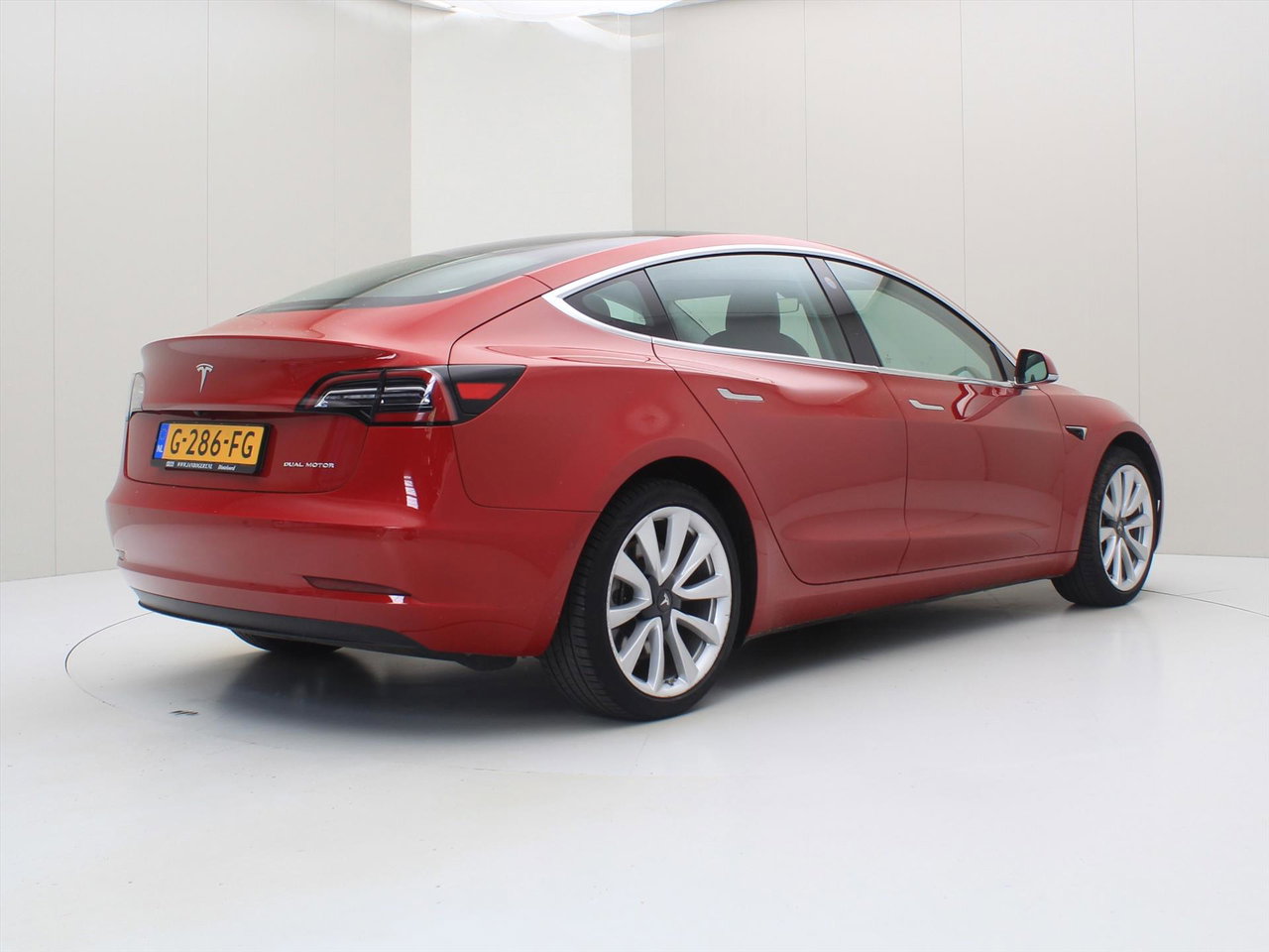 Tesla Model 3 Long-Range AWD 351pk 75 kWh [ AUTOPILOT+19 INCH+620KM WLTP+PREMIUM AUDIO ] 2