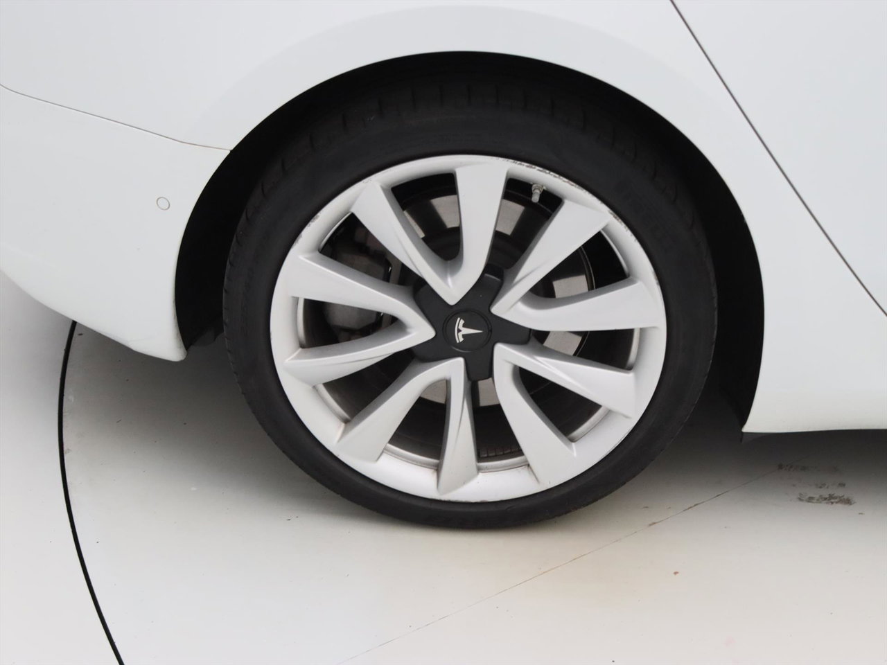 Tesla Model 3 Standard RWD Plus [ LFP-ACCU+AUTOPILOT+19 INCH+PREMIUM AUDIO ] 9