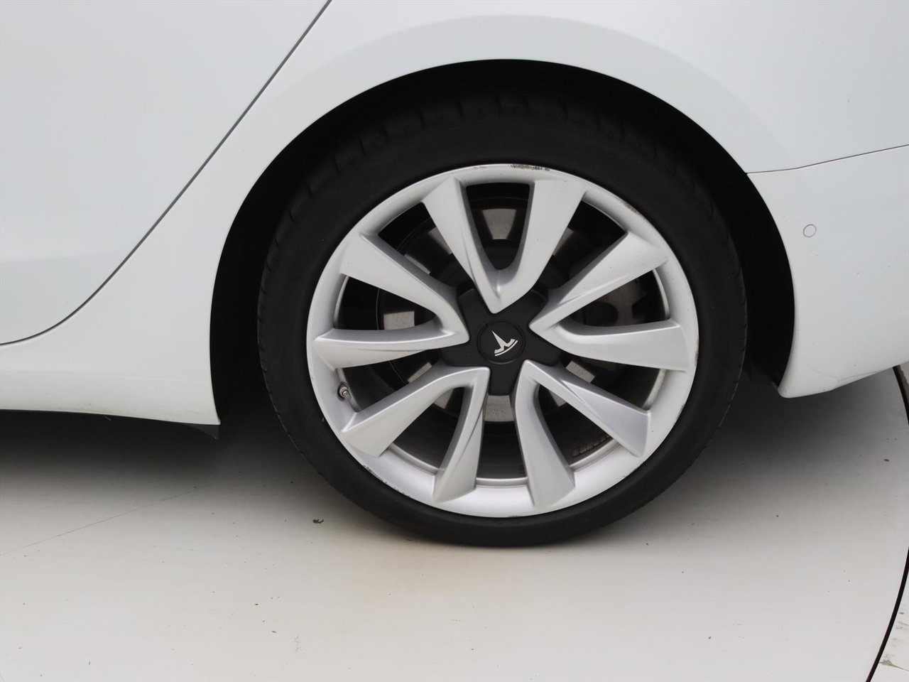 Tesla Model 3 Standard RWD Plus [ LFP-ACCU+AUTOPILOT+19 INCH+PREMIUM AUDIO ] 20