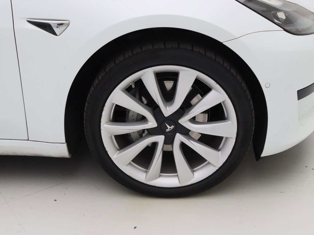 Tesla Model 3 Standard RWD Plus [ LFP-ACCU+AUTOPILOT+19 INCH+PREMIUM AUDIO ] 10