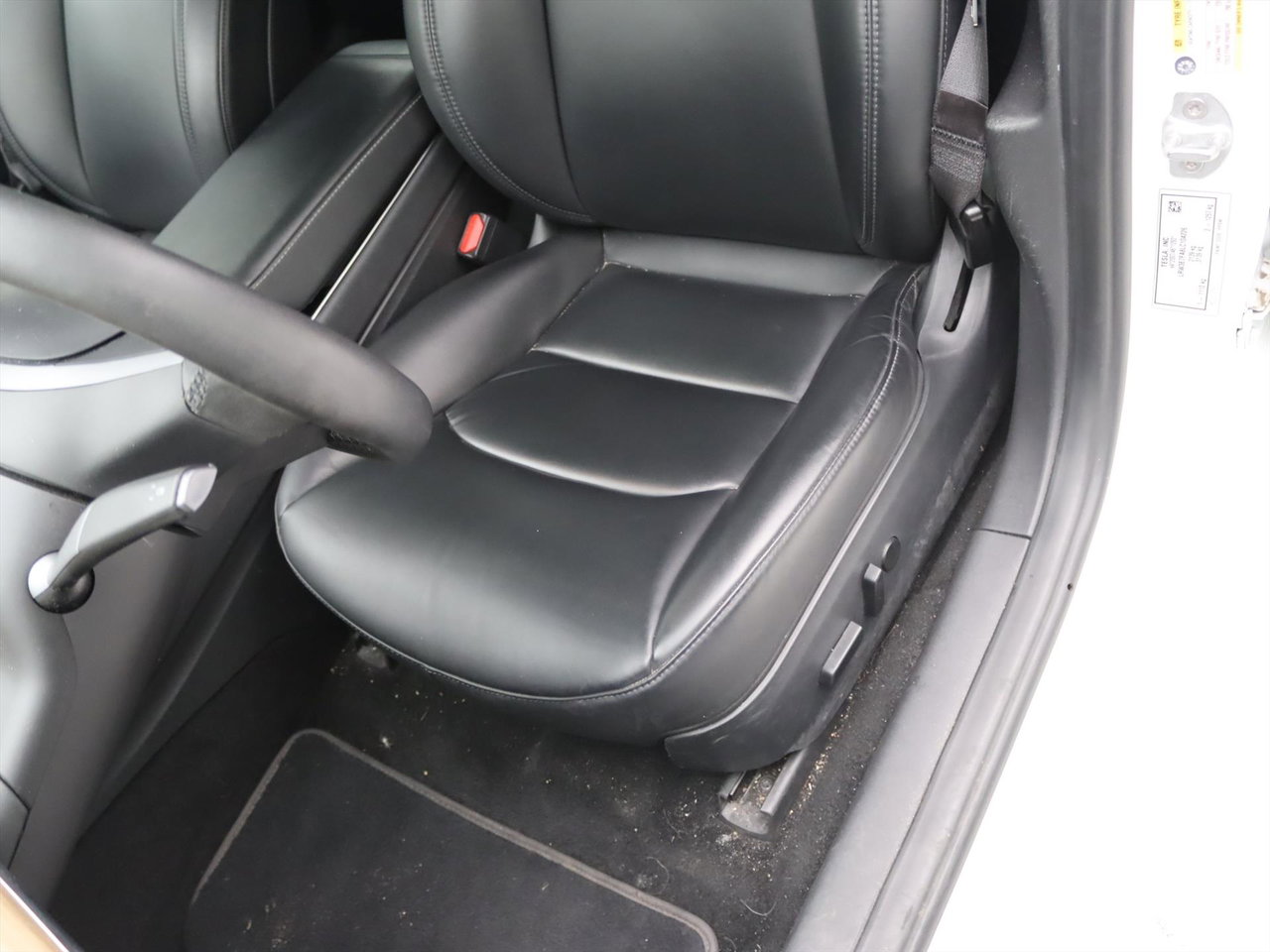 Tesla Model 3 Standard RWD Plus [ LFP-ACCU+AUTOPILOT+19 INCH+PREMIUM AUDIO ] 23