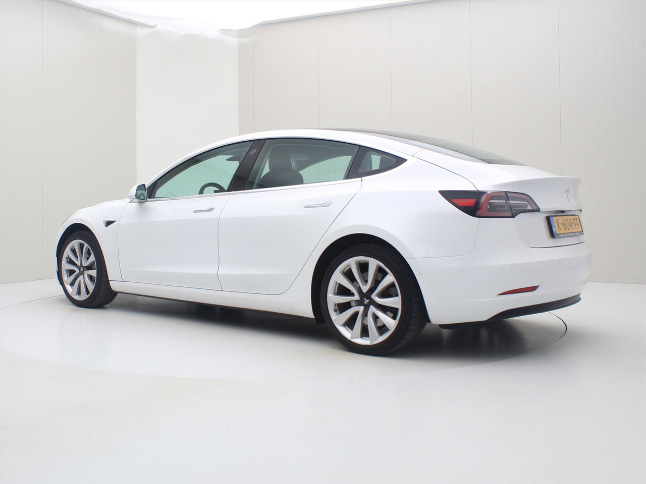 Tesla Model 3 Standard RWD Plus [ LFP-ACCU+AUTOPILOT+19 INCH+PREMIUM AUDIO ] 3