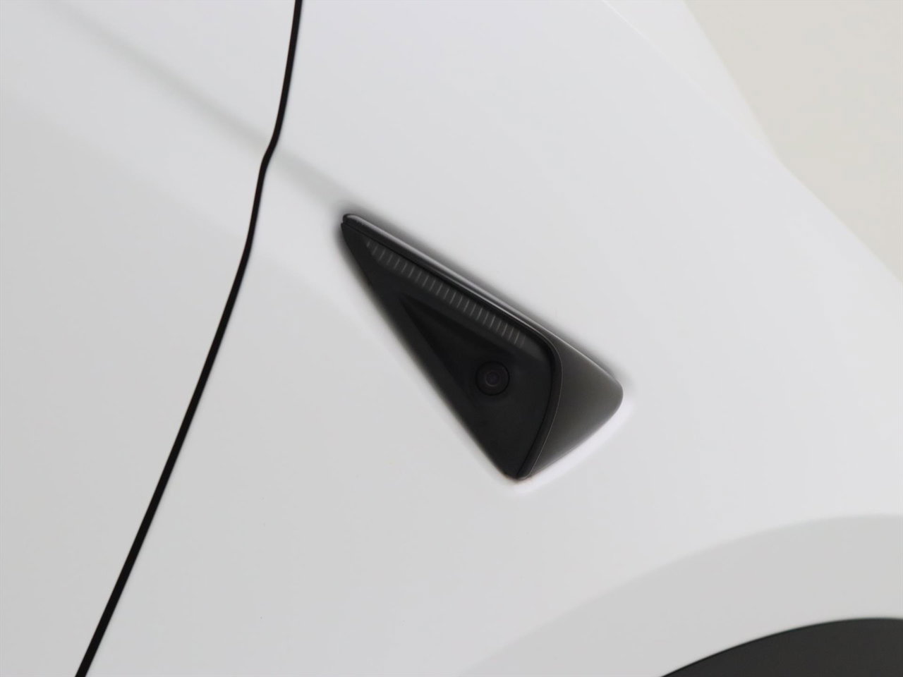 Tesla Model Y Standard RWD Plus 351pk 92.7% SoH [ LFP ACCU+AUTOPILOT+19 INCH+PREMIUM AUDIO ] 12