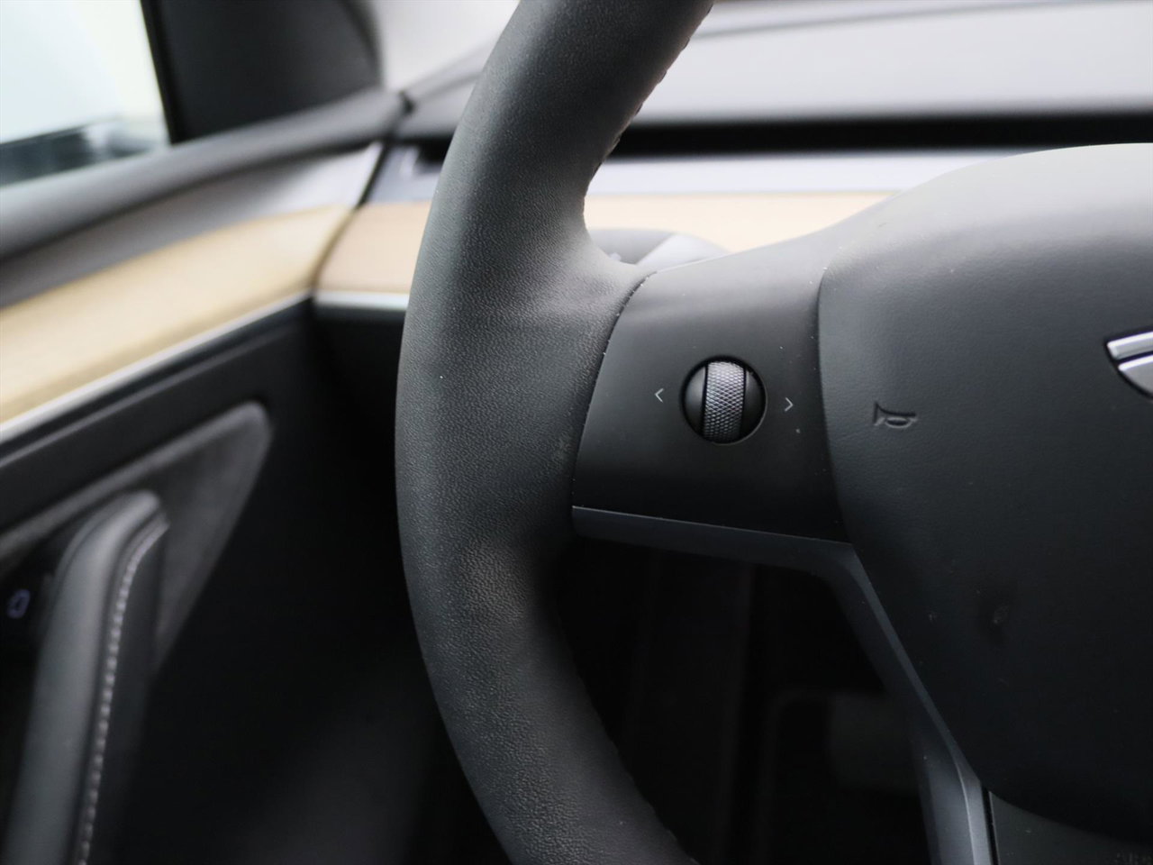 Tesla Model Y Standard RWD Plus 351pk 92.7% SoH [ LFP ACCU+AUTOPILOT+19 INCH+PREMIUM AUDIO ] 25