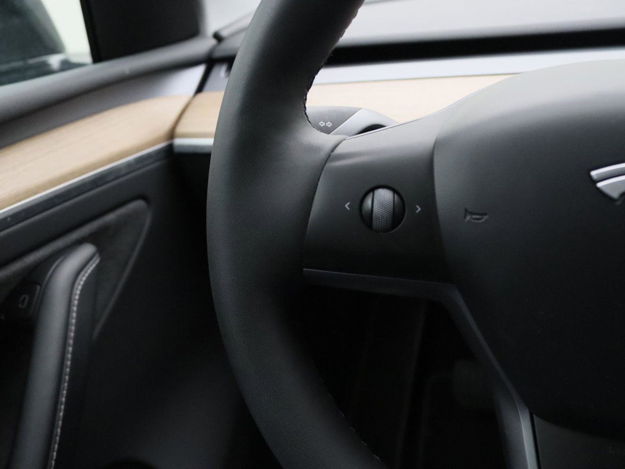 Tesla Model Y Standard RWD Plus 351pk 93.9% SoH [ LFP ACCU+AUTOPILOT+19 INCH+PREMIUM AUDIO ] 27