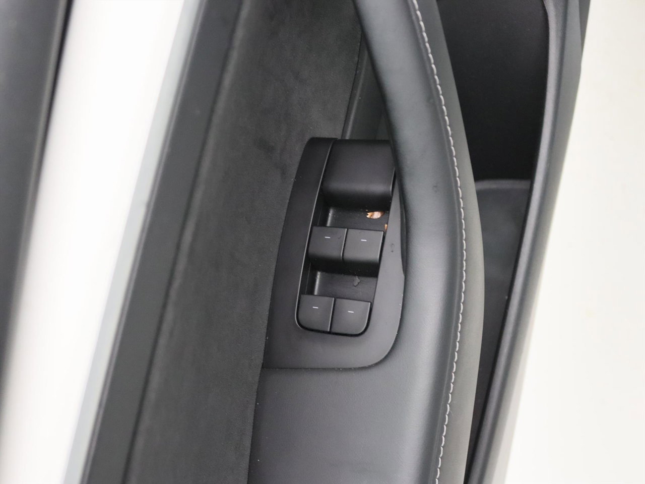 Tesla Model 3 Long-Range AWD 351pk 75 kWh 91.6% SoH FACELIFT [ WIT LEDER+WARMTEPOMP+AUTOPILOT ] 23