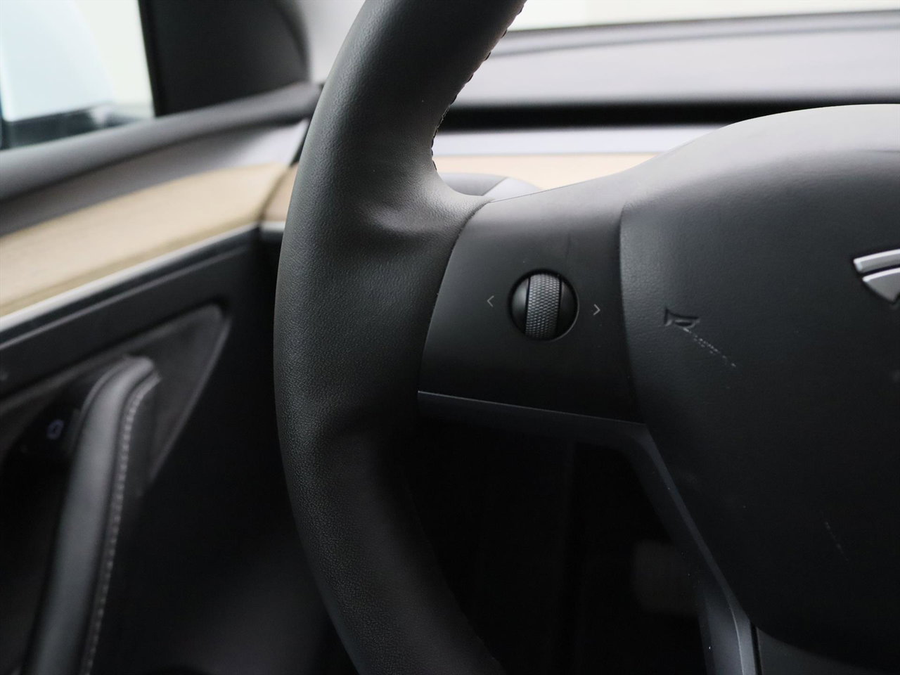 Tesla Model Y Long Range AWD 75kWh 351pk AMD RYZEN [ AUTOPILOT+20 INCH+PREMIUM AUDIO ] 28
