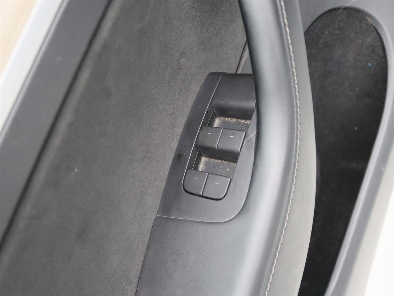 Tesla Model Y Long Range AWD 75kWh 351pk AMD RYZEN [ AUTOPILOT+20 INCH+PREMIUM AUDIO ] 25