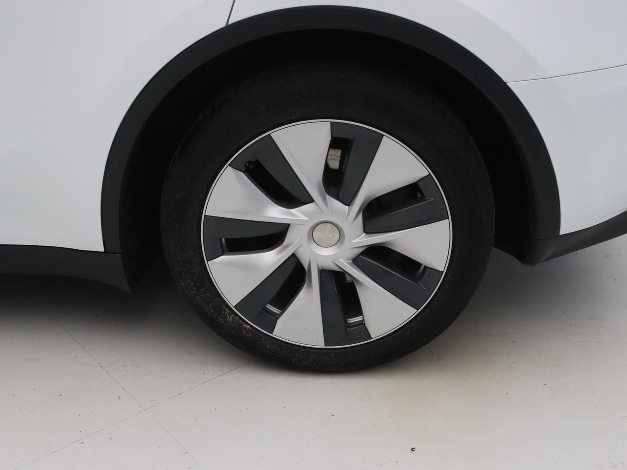 Tesla Model Y Standard RWD Plus 351pk 92,5% SoH [ LFP ACCU+AUTOPILOT+19 INCH+PREMIUM AUDIO ] 23