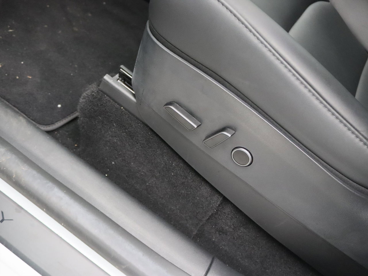 Tesla Model Y Standard RWD Plus 351pk 92,5% SoH [ LFP ACCU+AUTOPILOT+19 INCH+PREMIUM AUDIO ] 25