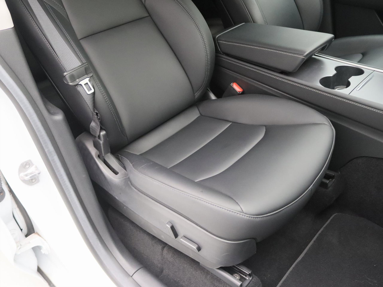 Tesla Model Y Standard RWD Plus 351pk 92,5% SoH [ LFP ACCU+AUTOPILOT+19 INCH+PREMIUM AUDIO ] 20