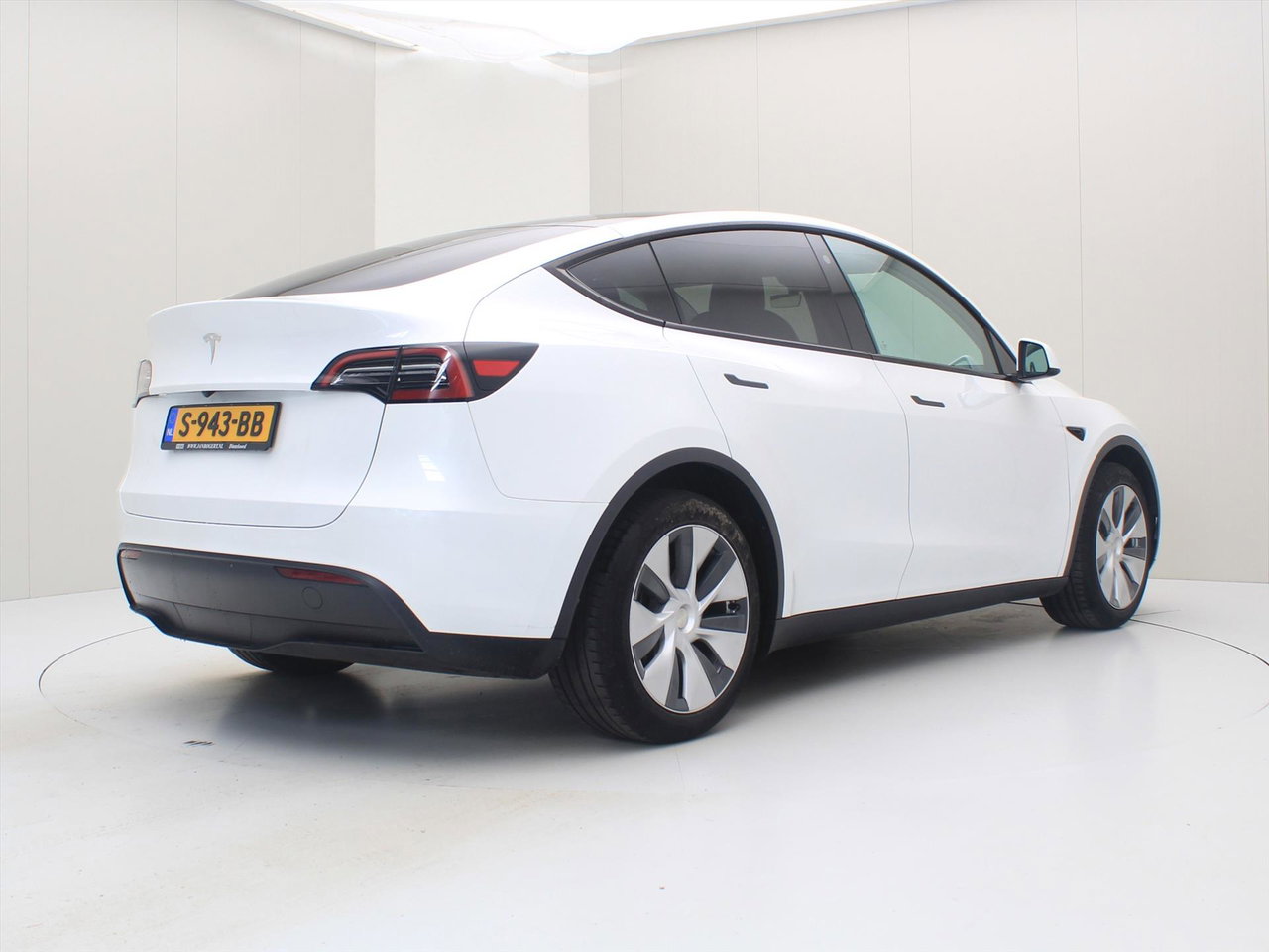 Tesla Model Y Standard RWD Plus 351pk 92,5% SoH [ LFP ACCU+AUTOPILOT+19 INCH+PREMIUM AUDIO ] 3
