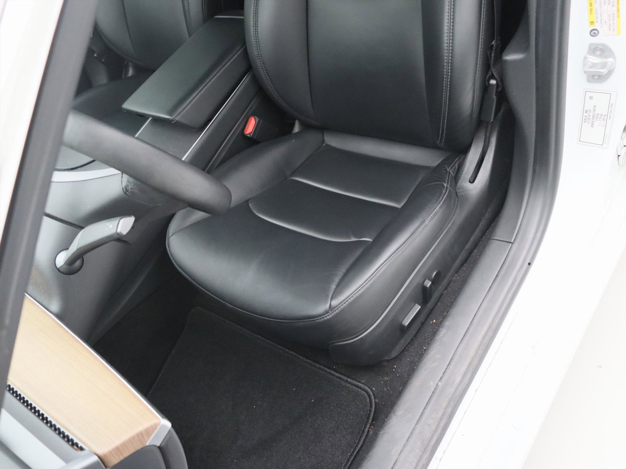 Tesla Model 3 Standard RWD Plus [ LFP-ACCU+AUTOPILOT+60 kWh+PREMIUM AUDIO ] 17