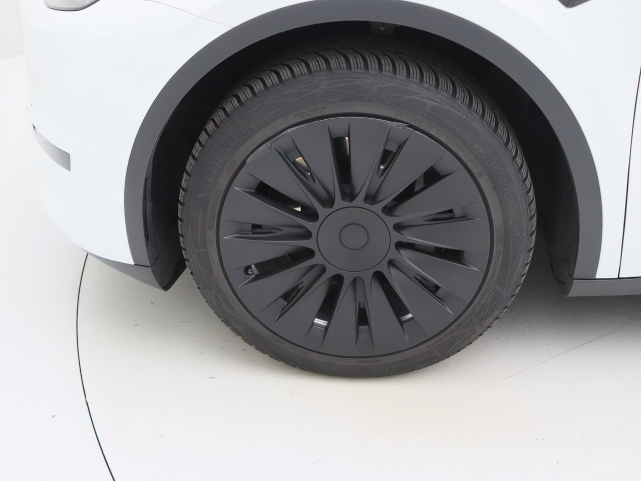 Tesla Model Y Standard RWD Plus 351pk AMD RYZEN [ LFP ACCU+FSD+19 INCH+PREMIUM AUDIO ] 16