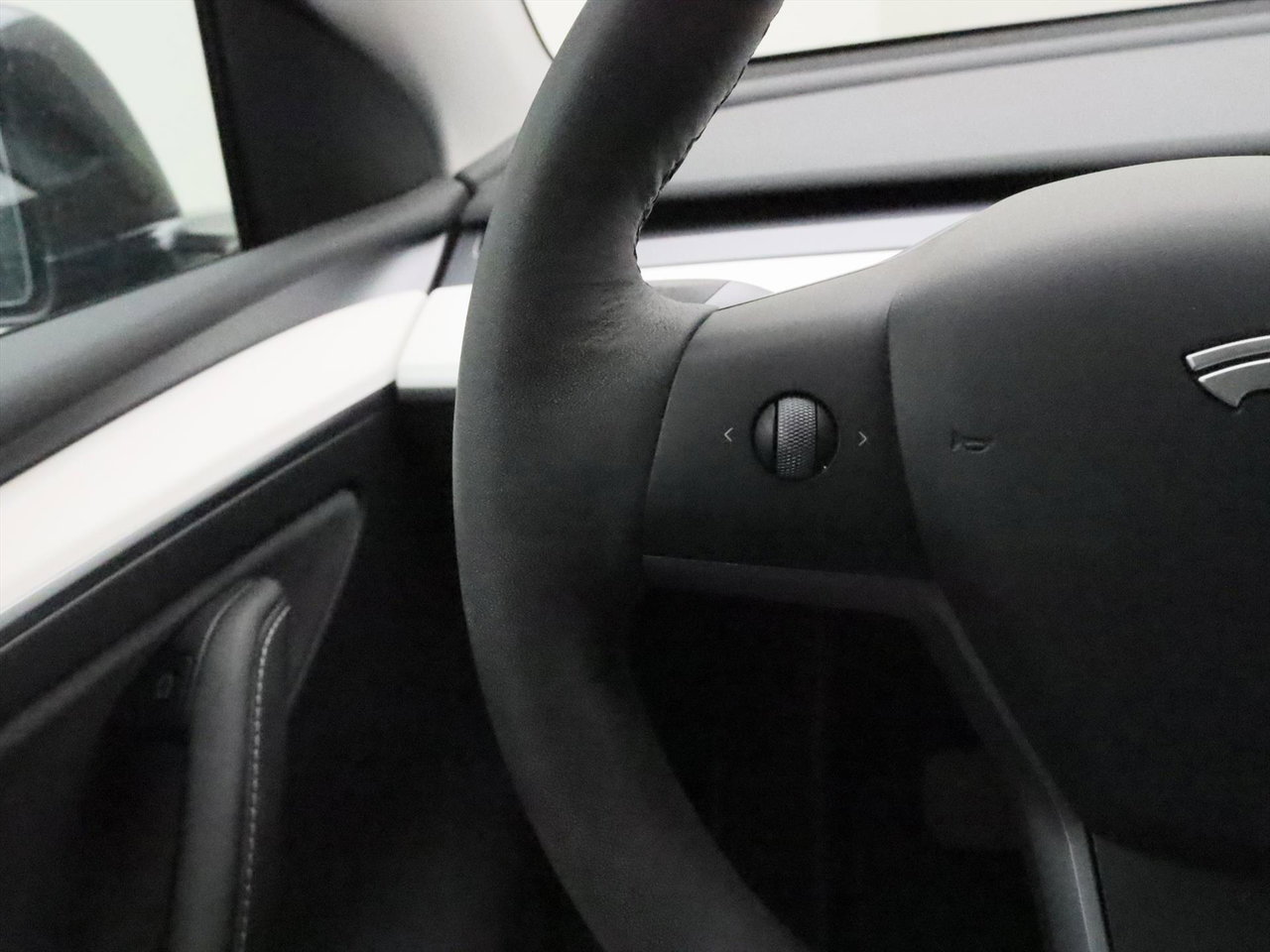 Tesla Model Y Long Range AWD 75kWh 351pk AMD RYZEN 92.4% SoH [ FSD+WIT LEDER+19 INCH+PREMIUM AUDIO ] 20