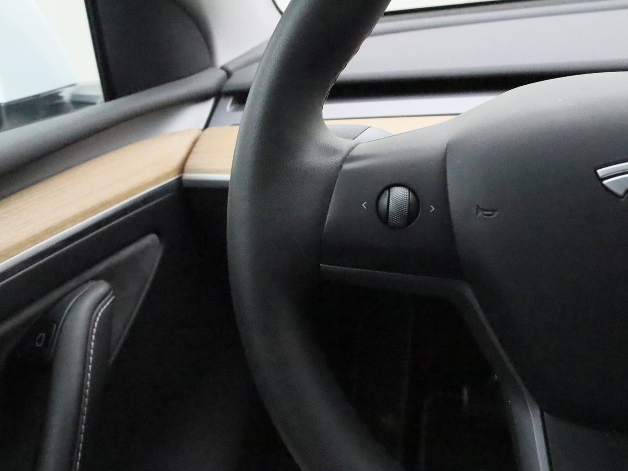 Tesla Model Y Long Range AWD 75kWh 351pk AMD RYZEN 92.5 % Soh [ TREKHAAK+AUTOPILOT+19 INCH+PREMIUM AUDIO ] 29