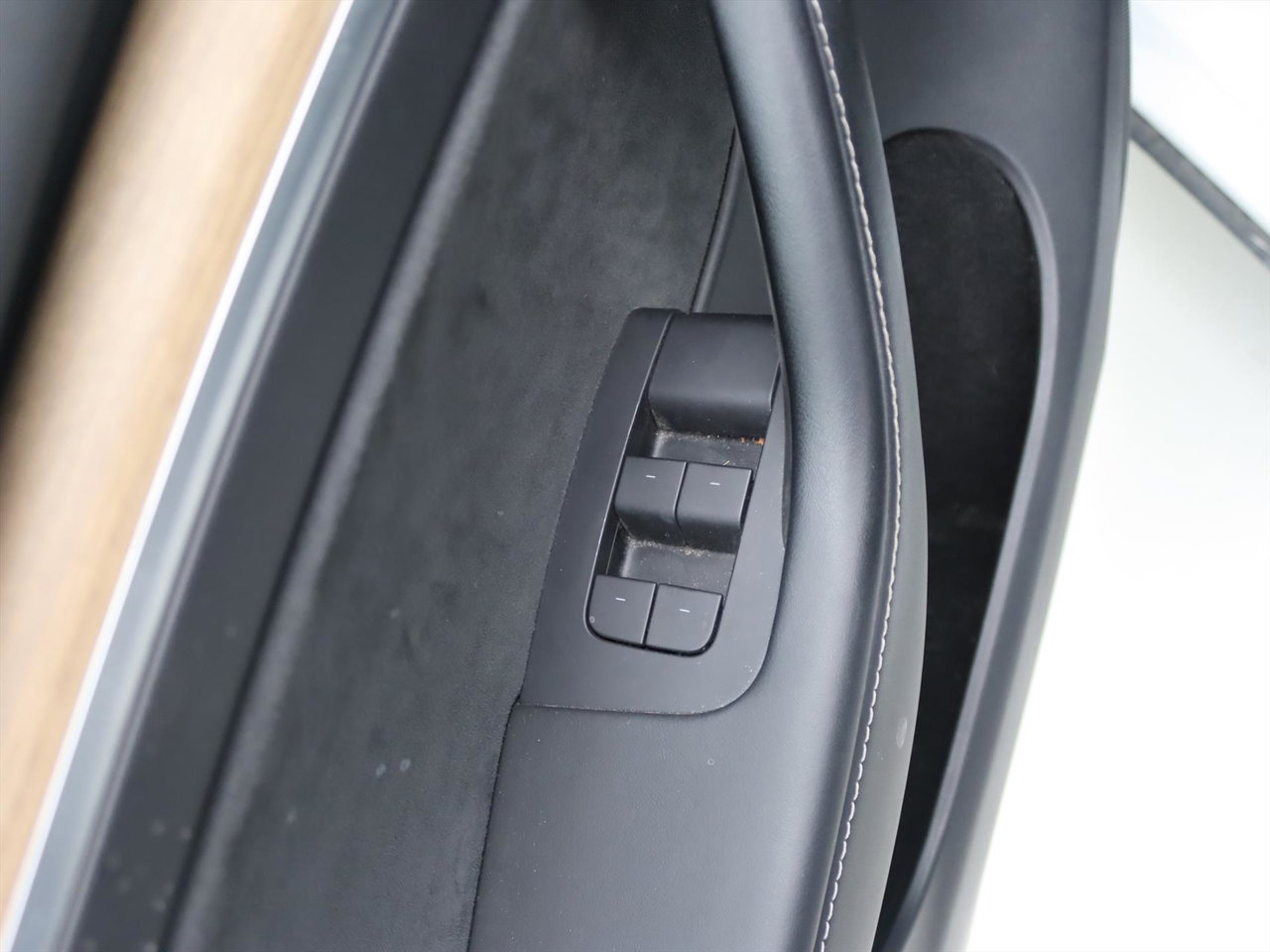 Tesla Model Y Long Range AWD 75kWh 351pk AMD RYZEN 92.5 % Soh [ TREKHAAK+AUTOPILOT+19 INCH+PREMIUM AUDIO ] 26