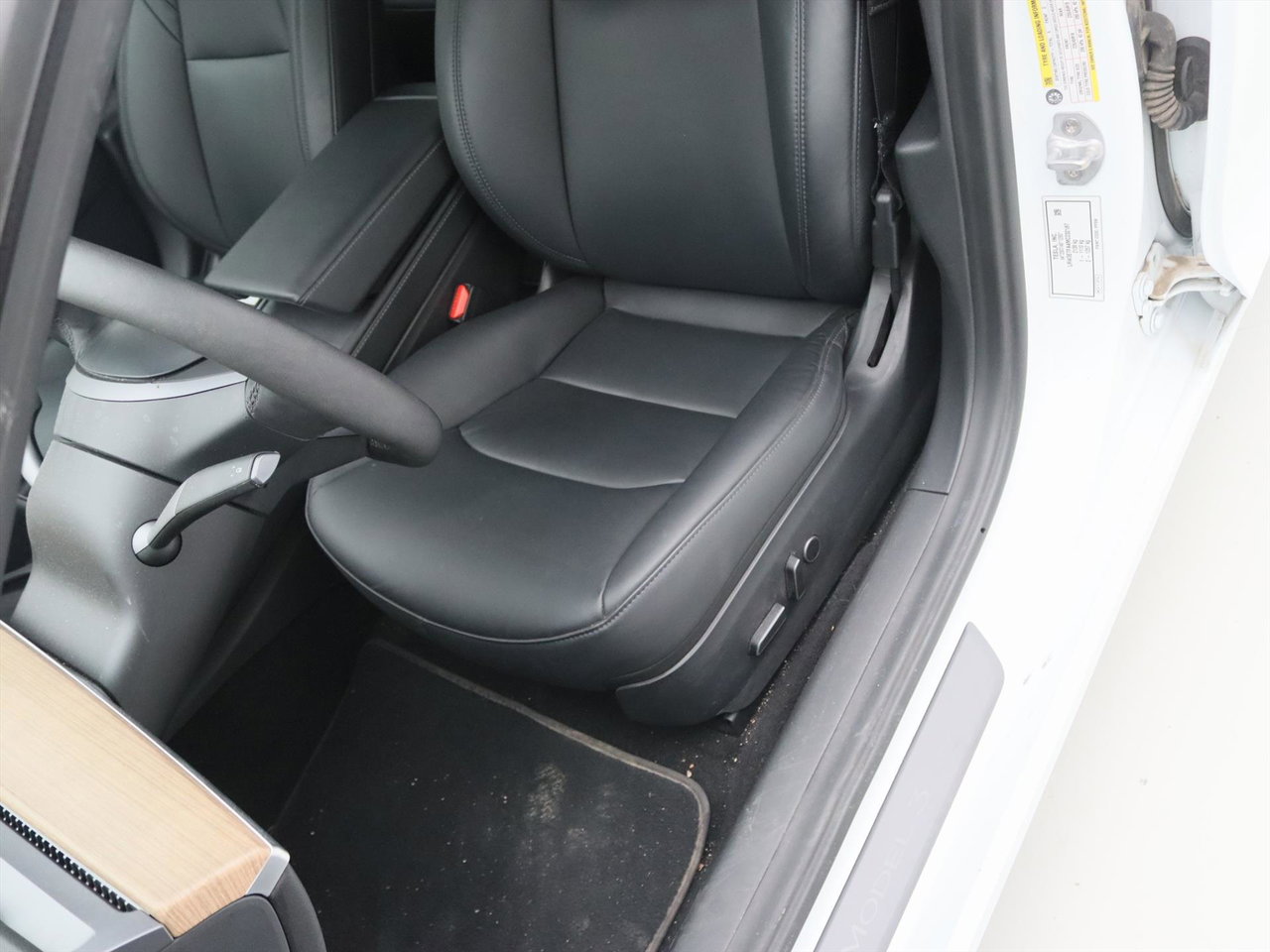Tesla Model 3 Standard RWD Plus FACELIFT [ LFP-ACCU+WARMTEPOMP+AUTOPILOT+60 kWh+PREMIUM AUDIO ] 17