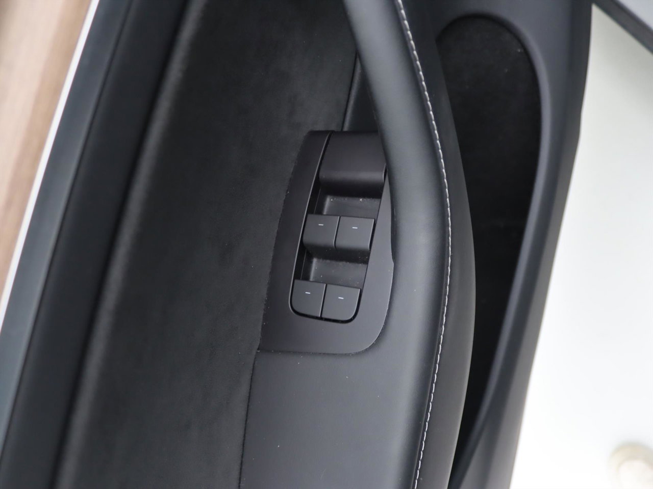 Tesla Model Y Long Range AWD 75kWh 351pk 94.3% SoH [ AMD RYZEN+AUTOPILOT+20 INCH+PREMIUM AUDIO ] 24