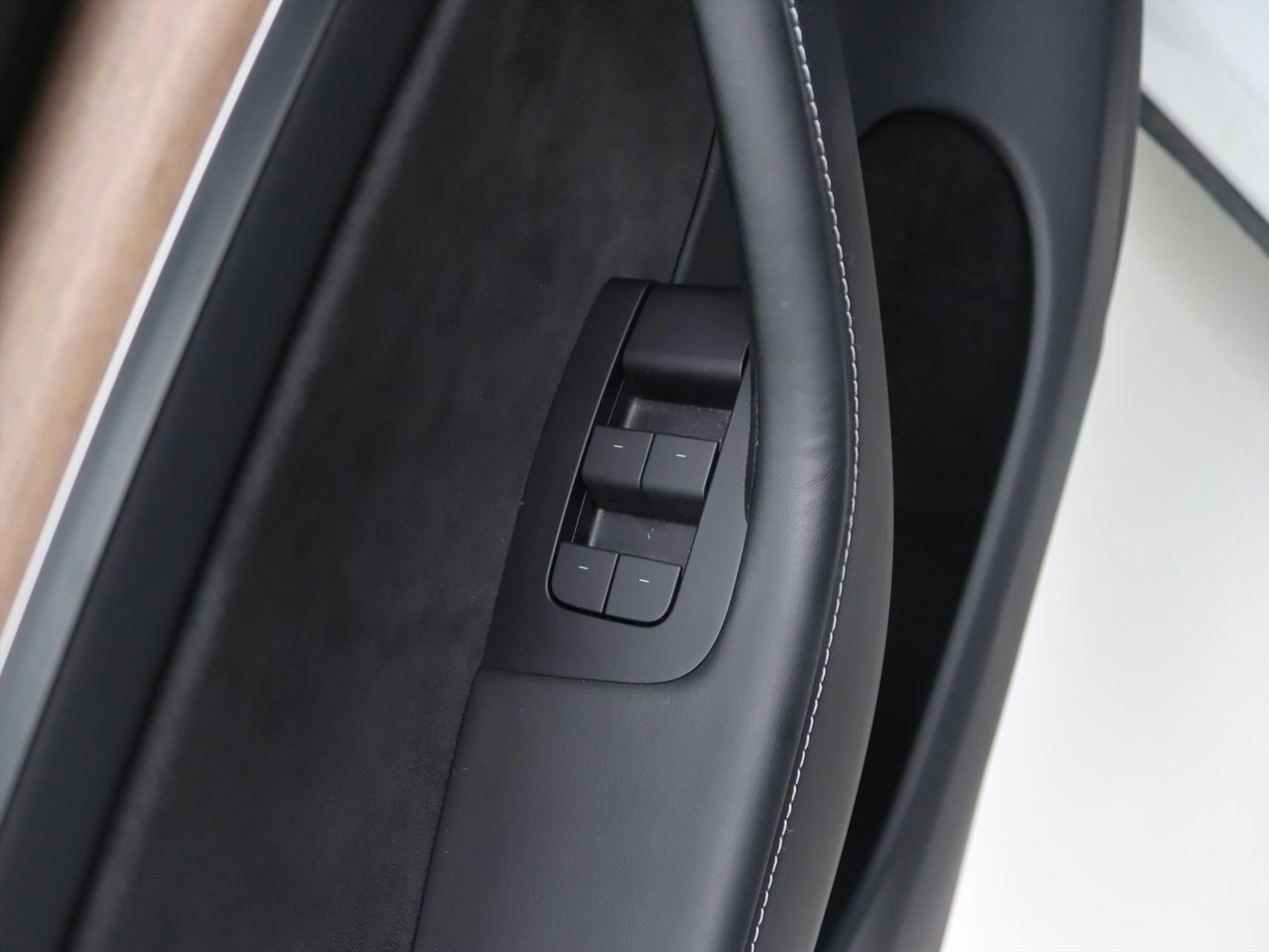 Tesla Model Y Long Range AWD 75kWh 351pk 94.1% SoH [ AMD RYZEN+TREKHAAK+AUTOPILOT+19 INCH+PREMIUM AUDIO ] 25