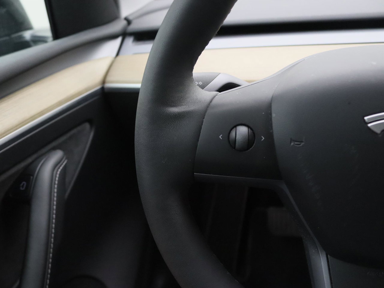 Tesla Model Y Standard RWD Plus [ AMD RYZEN+LFP ACCU+AUTOPILOT+19 INCH+PREMIUM AUDIO ] 20